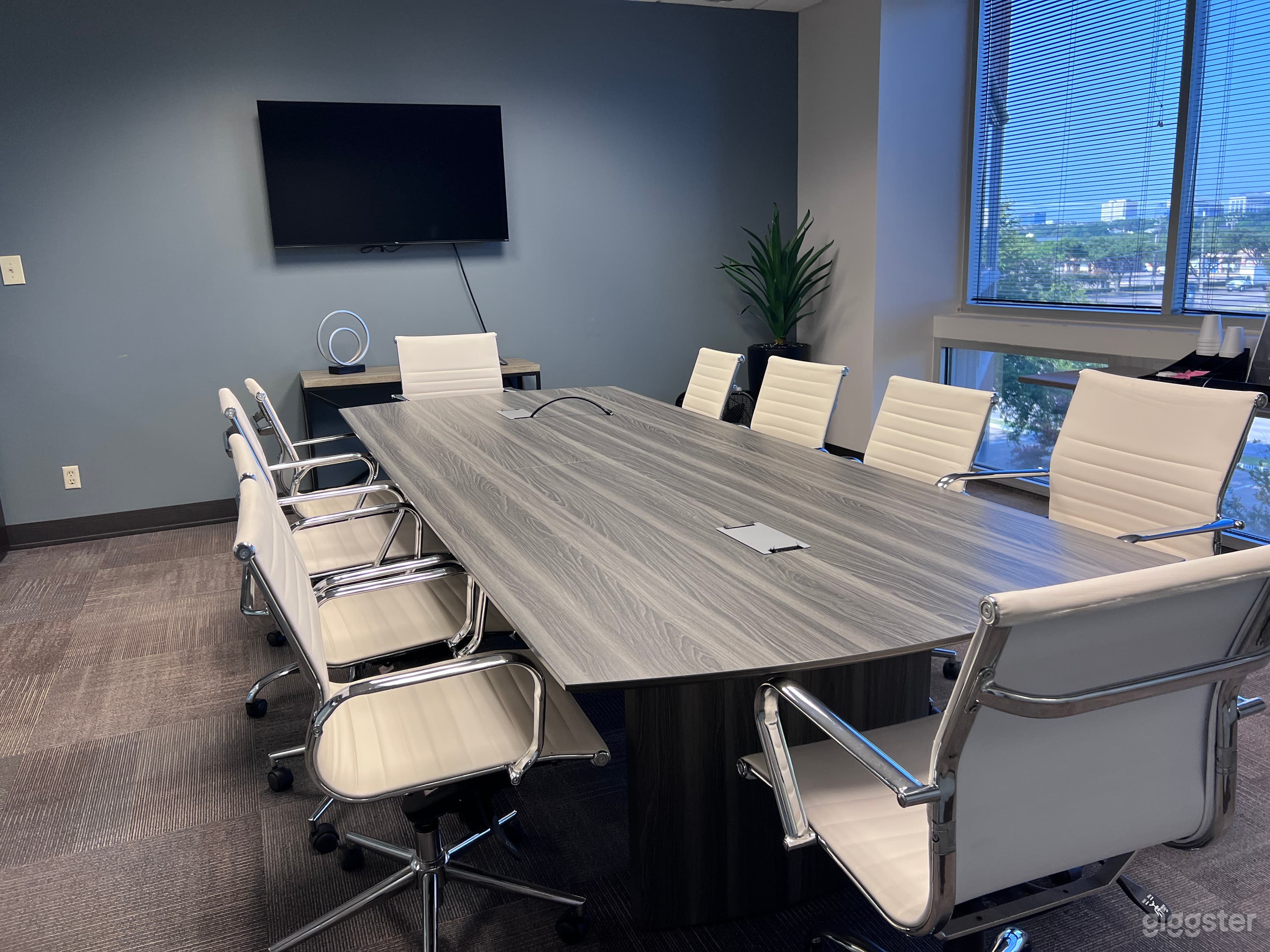 Executive Boardroom in Dallas Photo 1