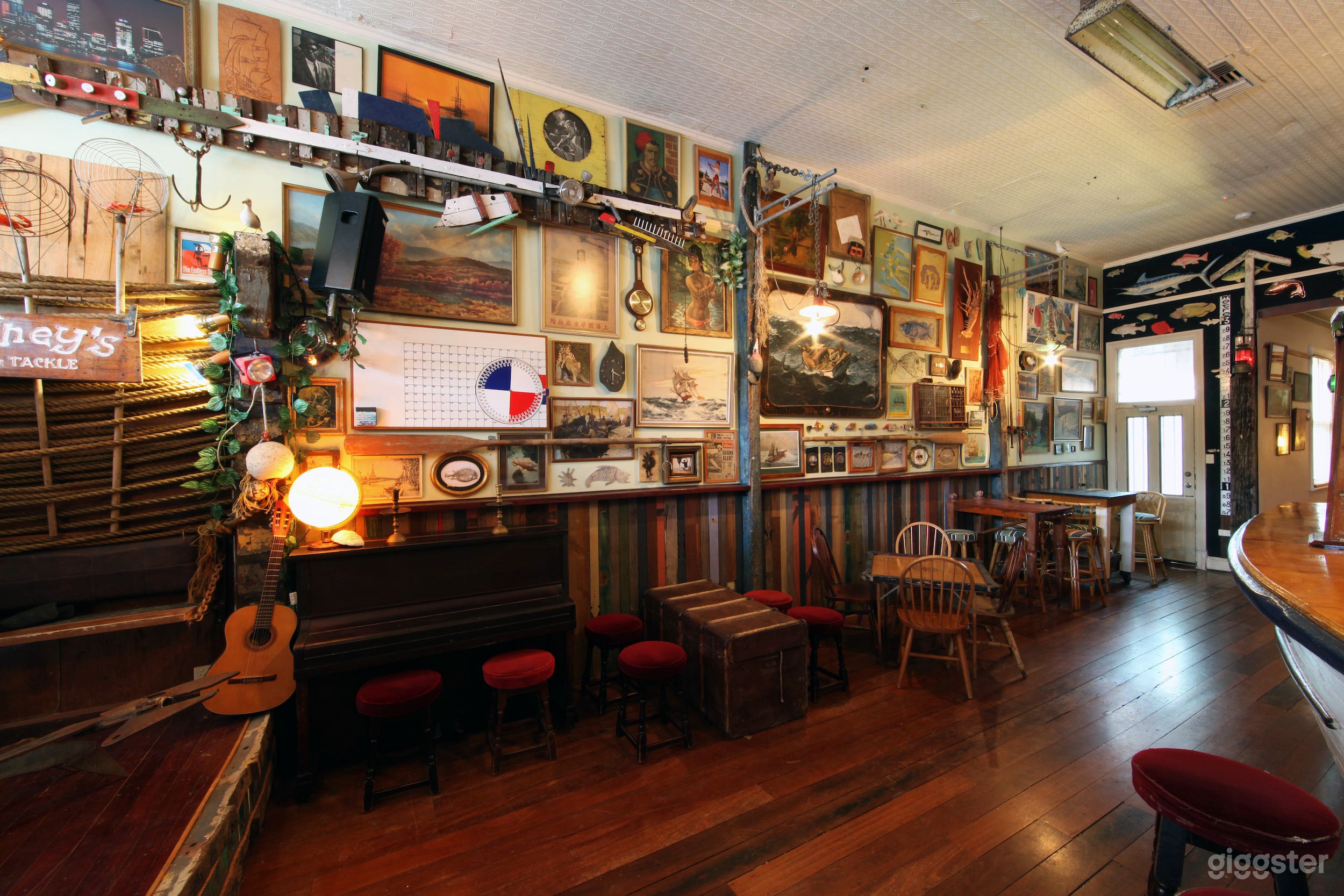 UNIQUE NAUTICAL THEMED BAR Photo 2