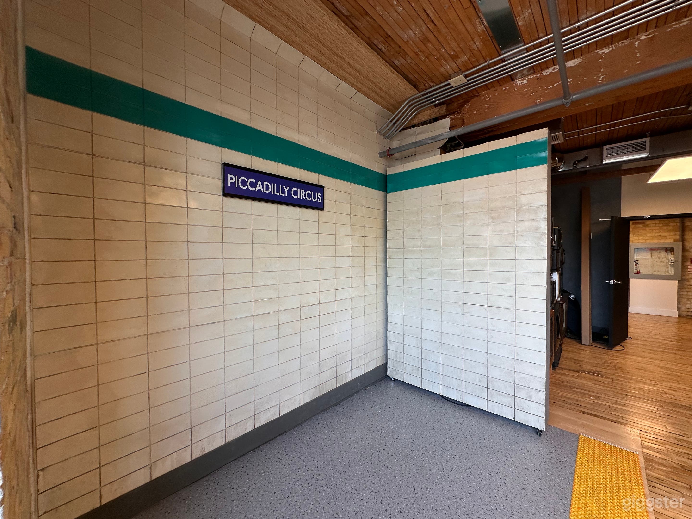 Downtown Retro Studio – Subway Set &amp; Vintage TVs Photo 2