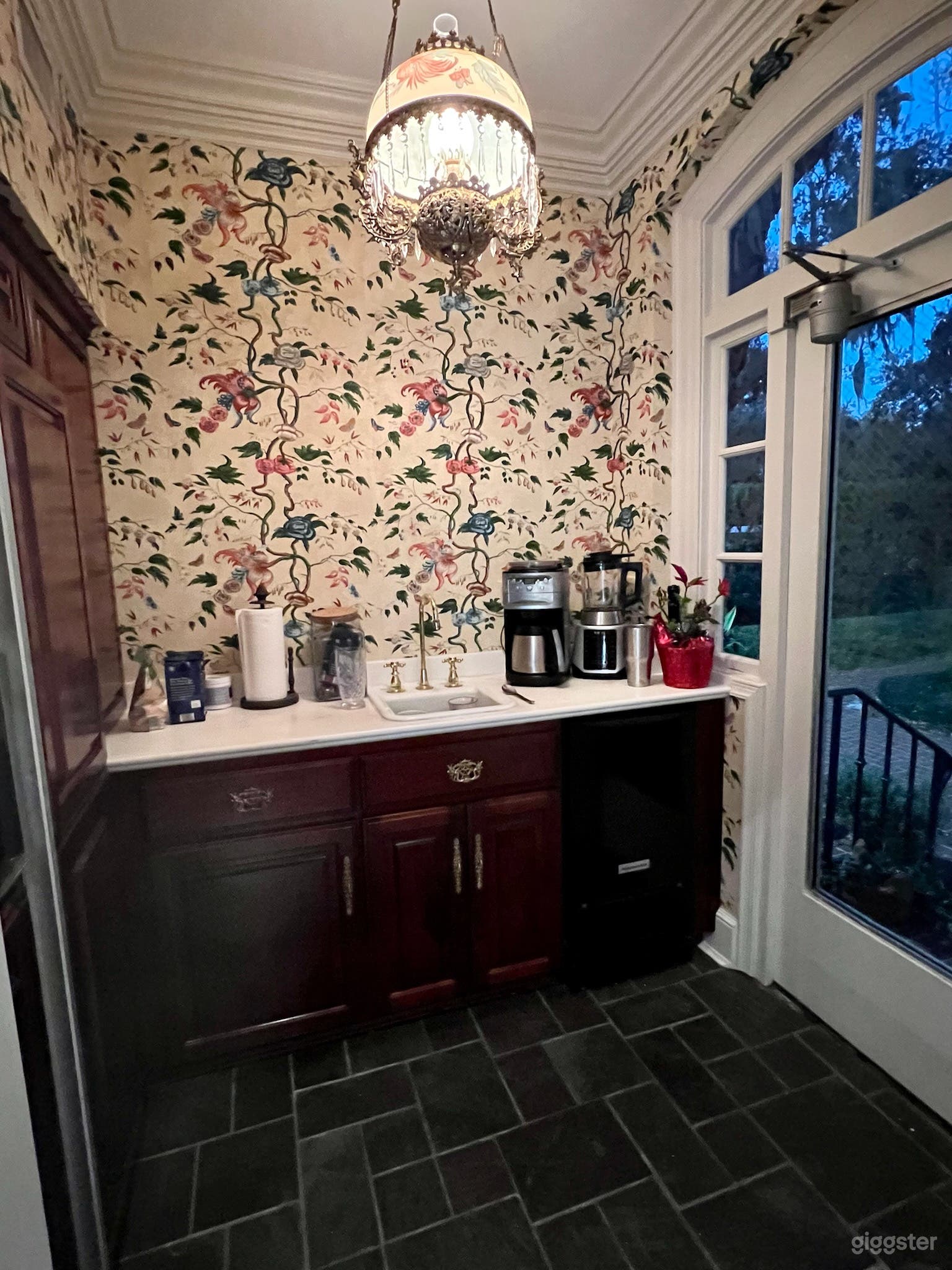 Coastal Southern Estate with Nascar races close by Photo 4