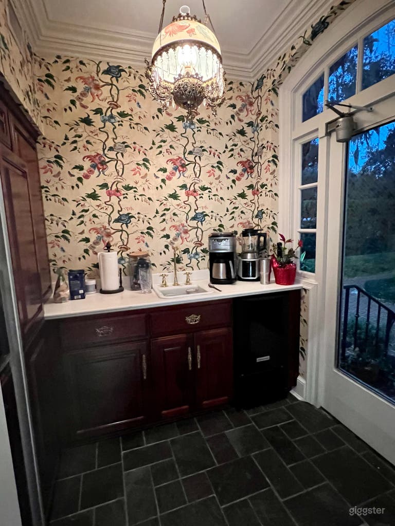  Coastal Southern Estate with Nascar races close by 