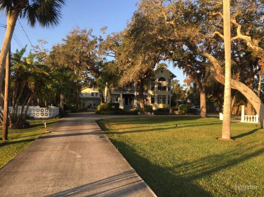 Garden View Lawn and Pool Event Space Photo 1