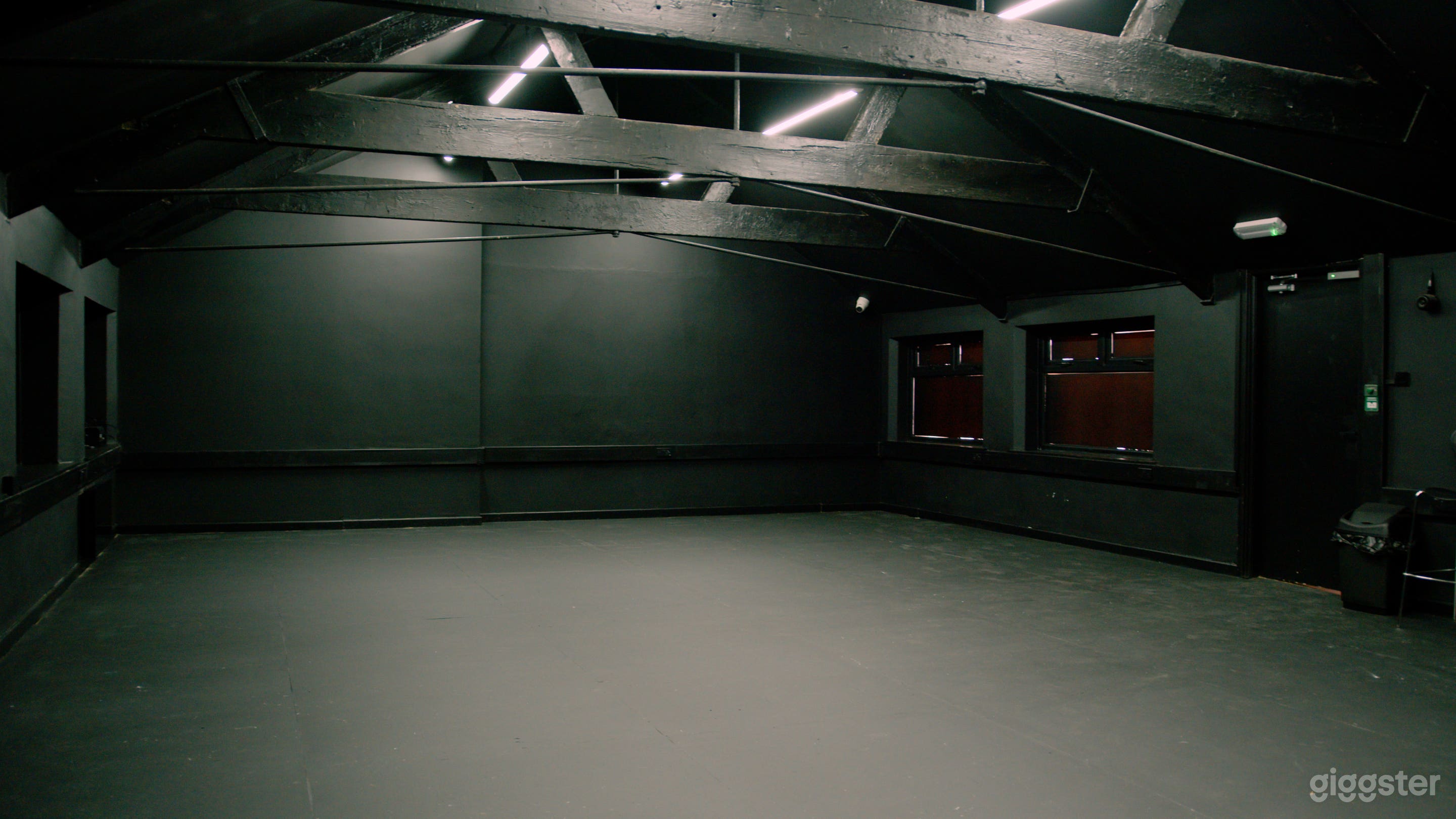 Black Out Studio Dark Space Dry Hire Photo 3