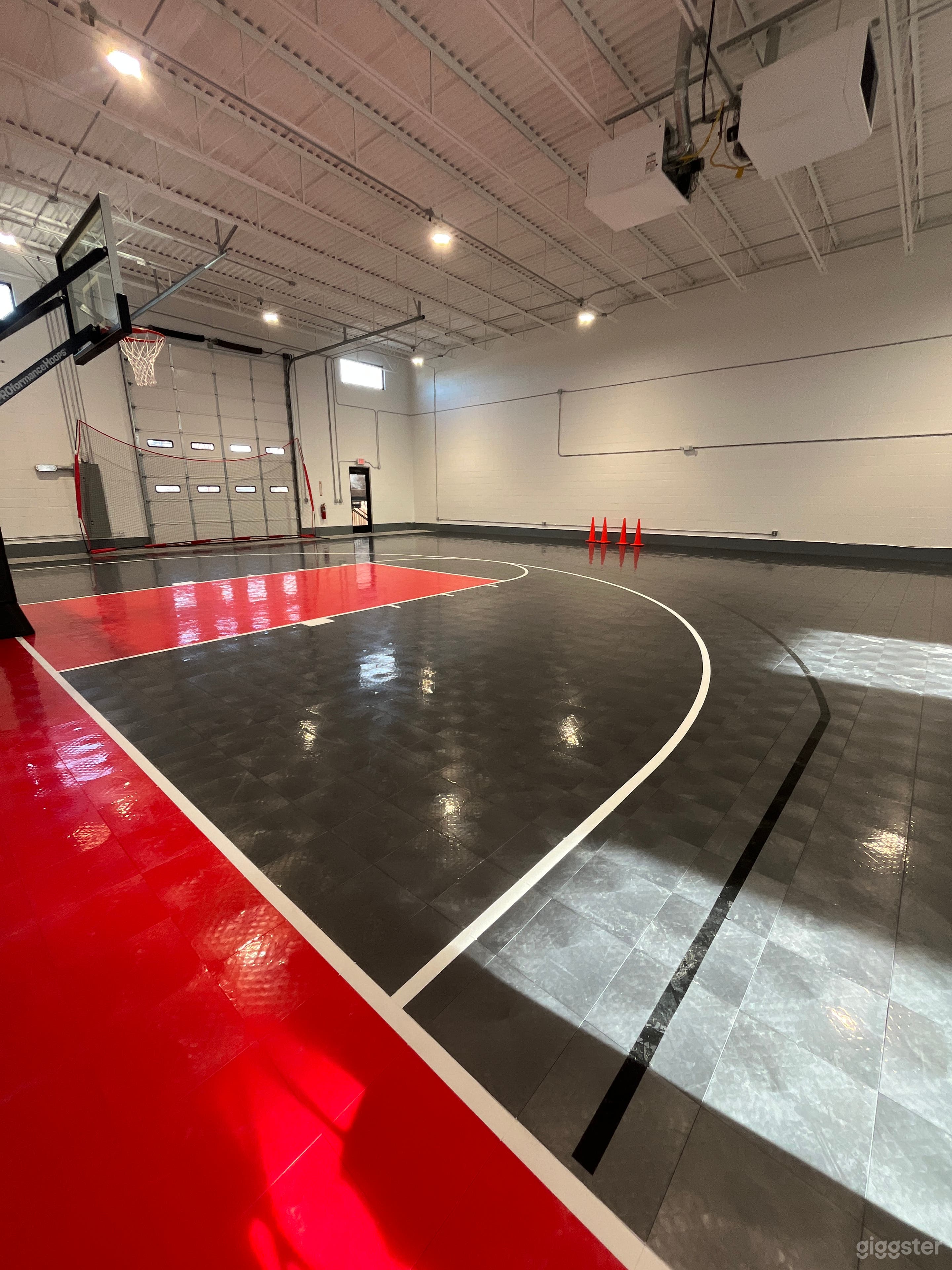 Comfortable Open Space for Activities and Events Photo 2