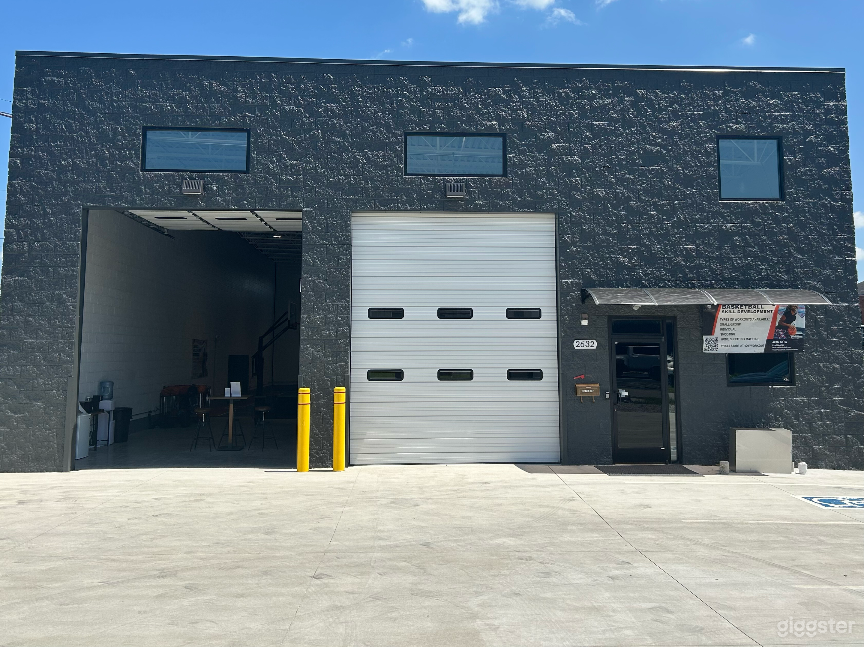 Comfortable Open Space for Activities and Events Photo 4