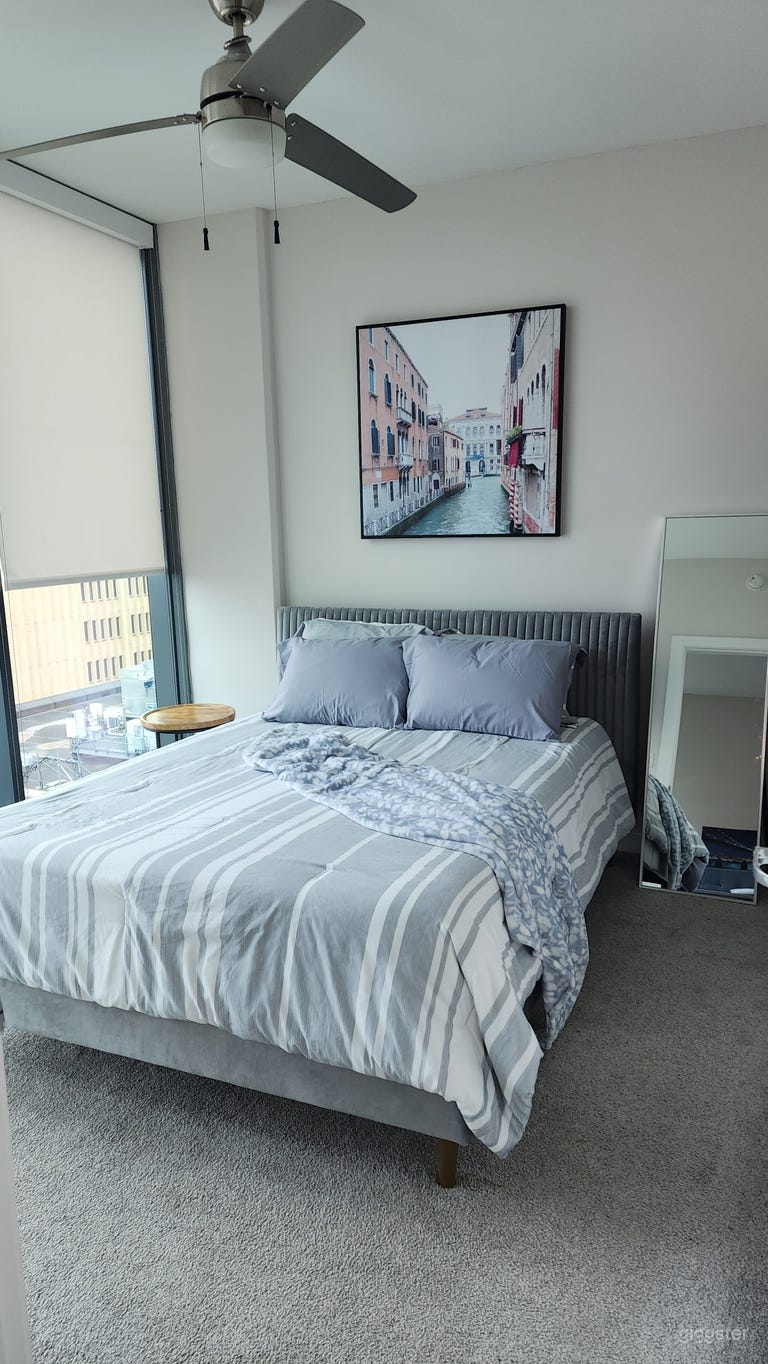  Beautiful Highrise Apartment with Great Views 