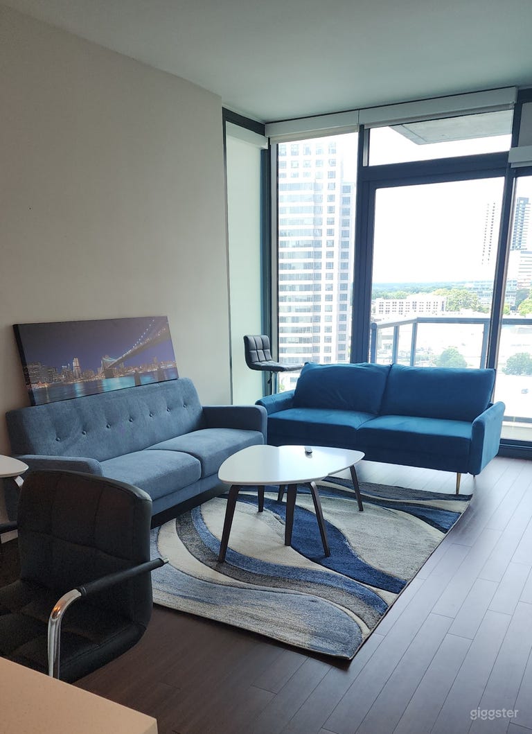  Beautiful Highrise Apartment with Great Views 