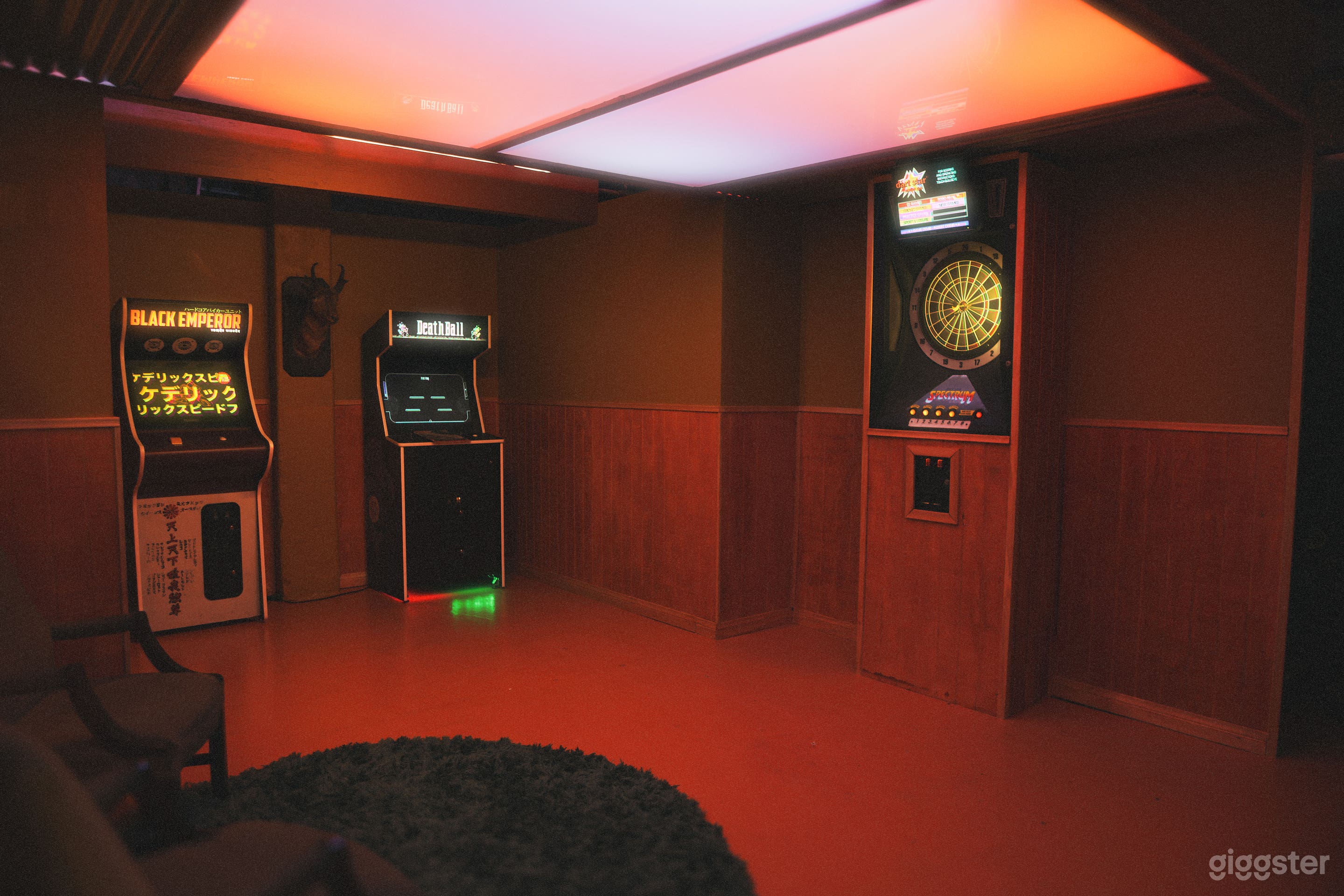 1970s Retro Basement | Arcade, Pool Table, Jukebox, Dart's Photo 4