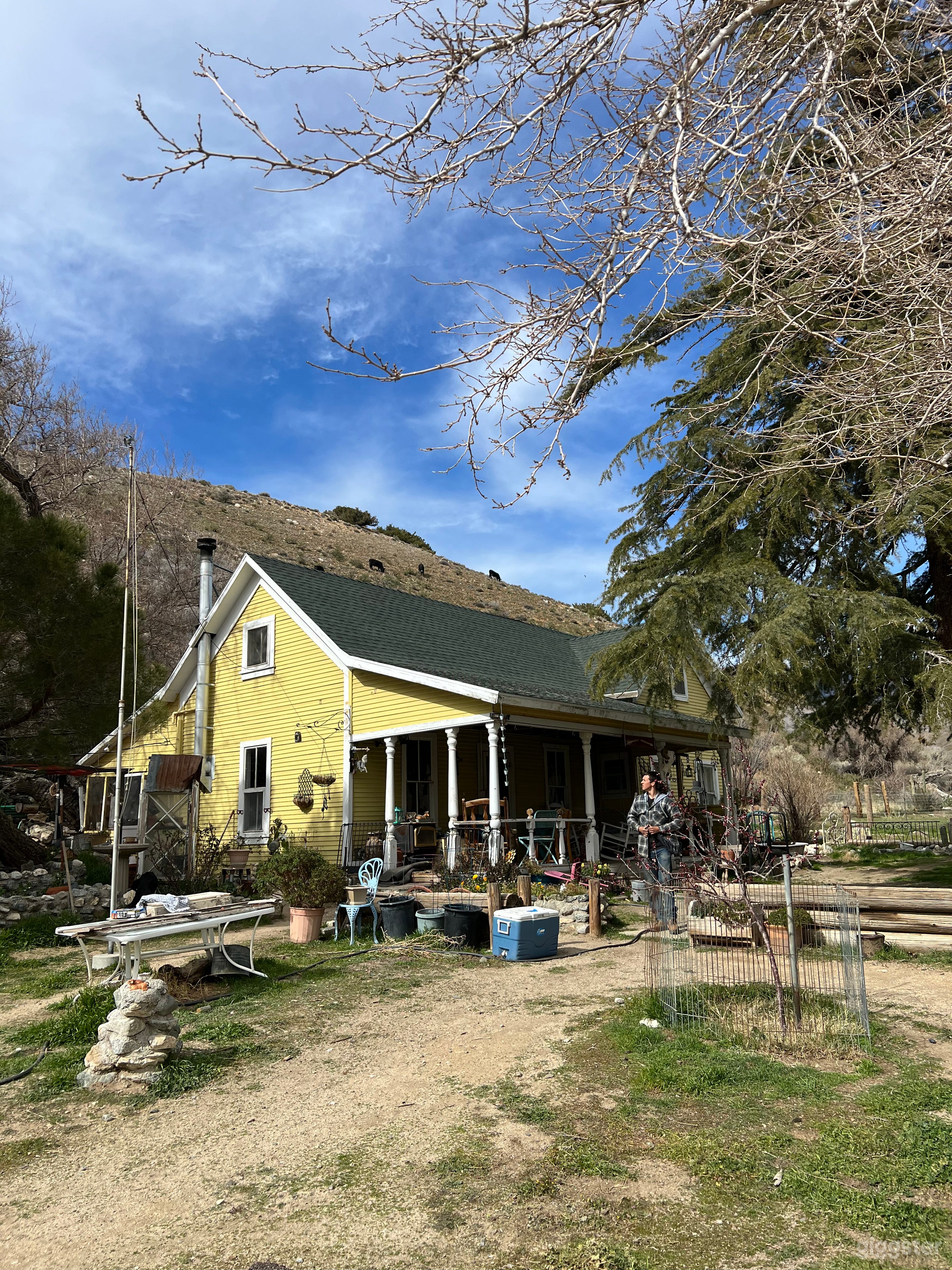 ranch with an old yellow two story ranch house Photo 2