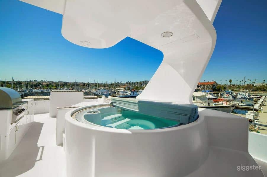 125 Ft TransWorld Luxury Mega Yacht Photo 3