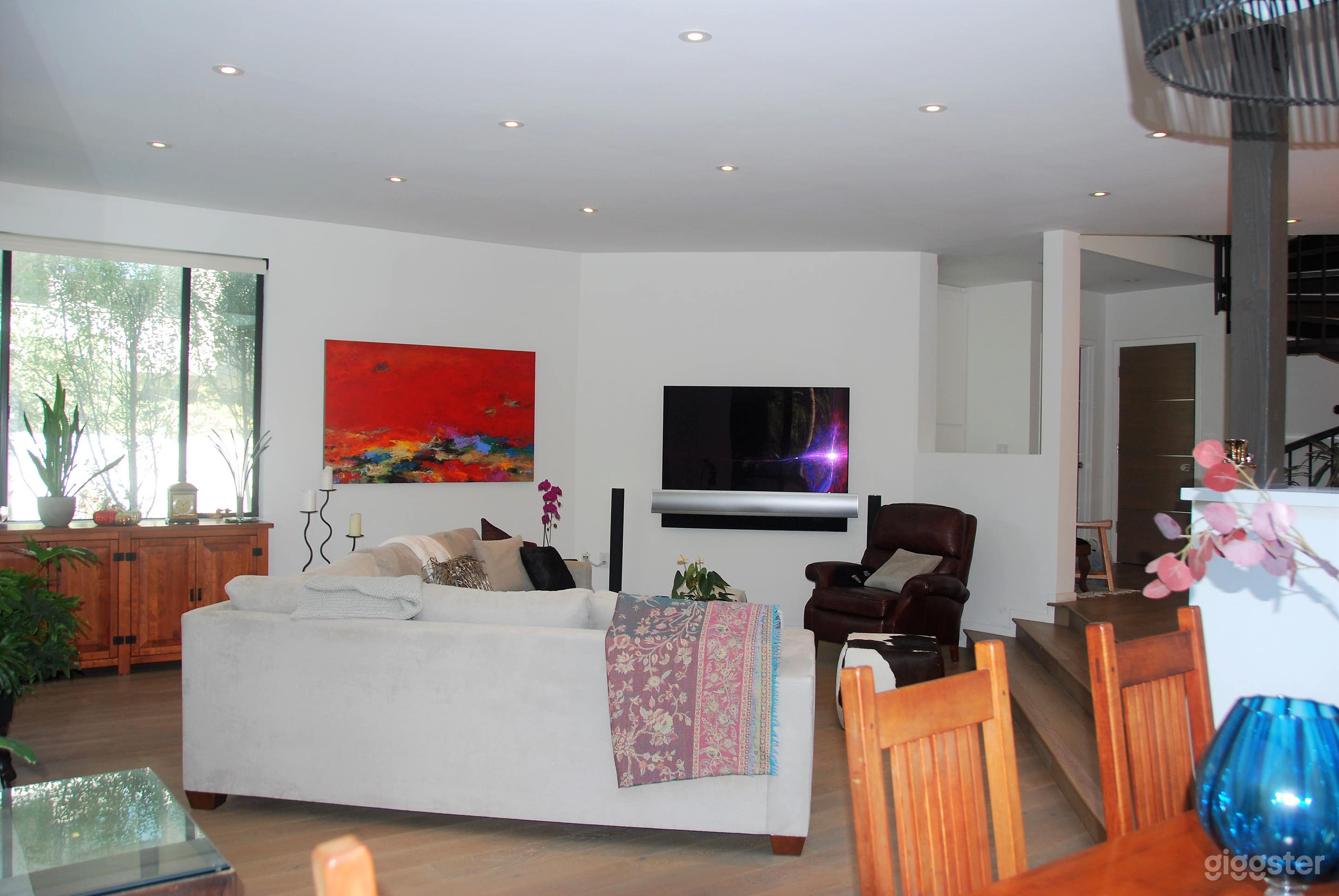 Unique, Flexible, Open Home on Mall with Big Trees Photo 4