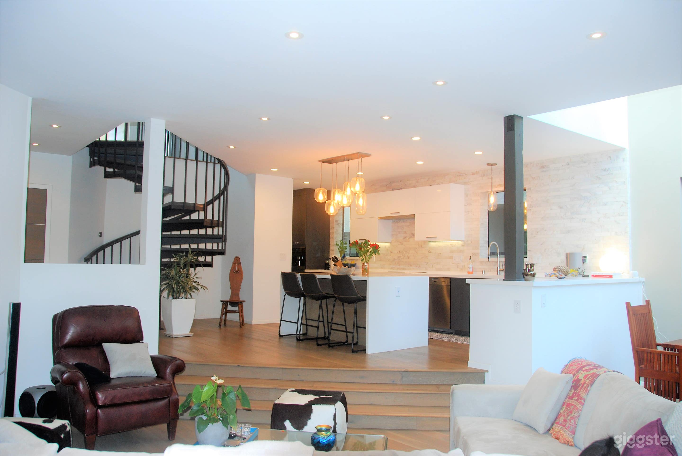 Unique, Flexible, Open Home on Mall with Big Trees Photo 2