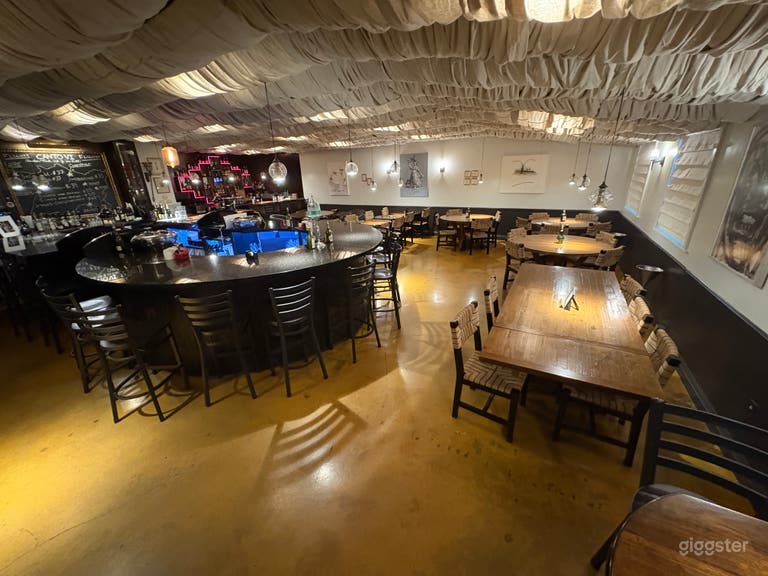  Stylish, flexible space for events, gatherings, & shoots 