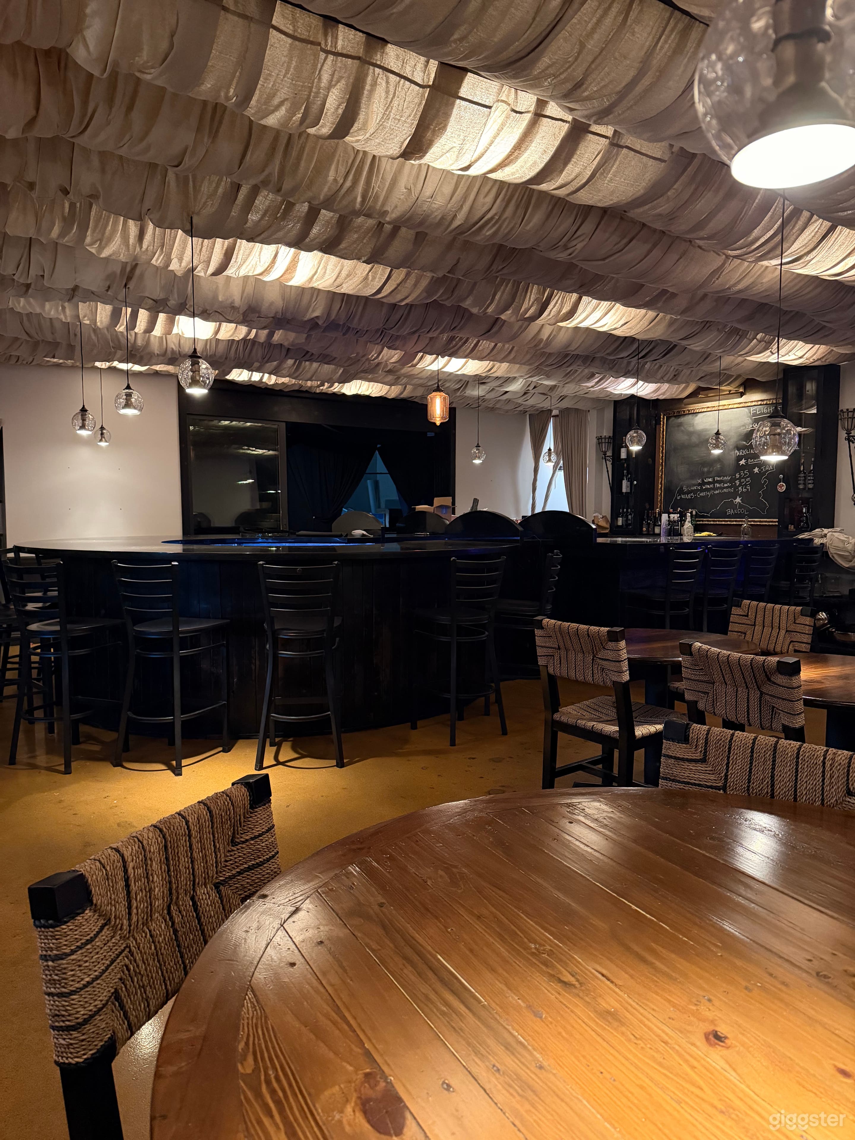 Stylish, flexible space for events, gatherings, &amp; shoots Photo 4