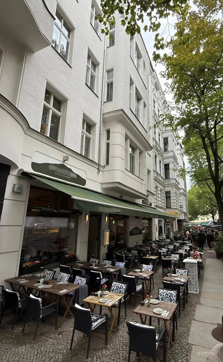  Überdachte Außenterrasse mit Heizstrahlern & Sitzgelegenheiten 