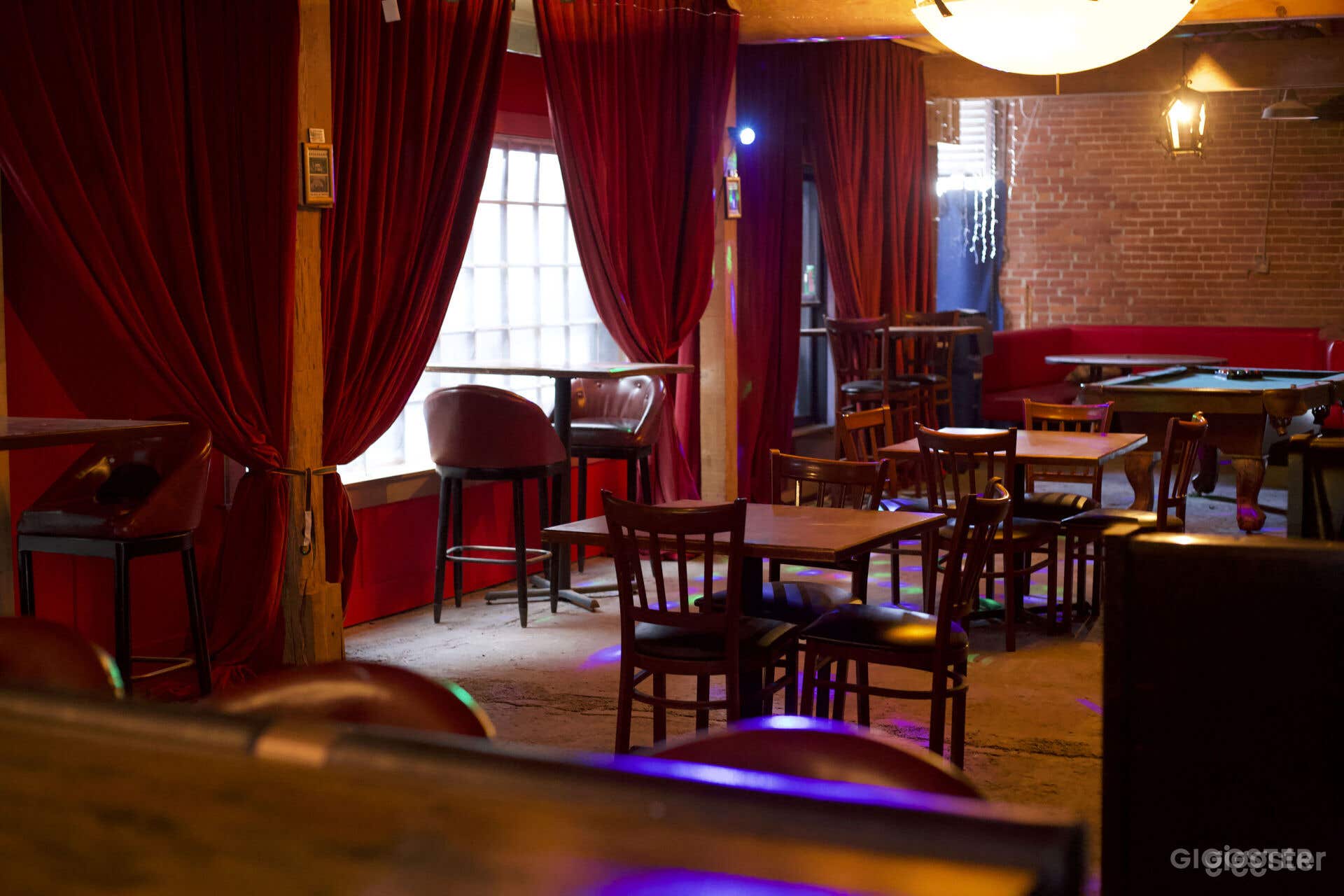 Cool Dive Bar & Restaurant Photo 2