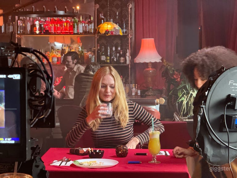  Cool Dive Bar & Restaurant 