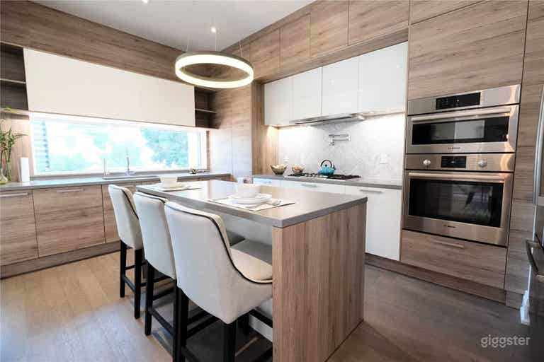  Chef&#x27;s kitchen with modern appliances. Please note the chairs are now grey cloth bar stools. 
