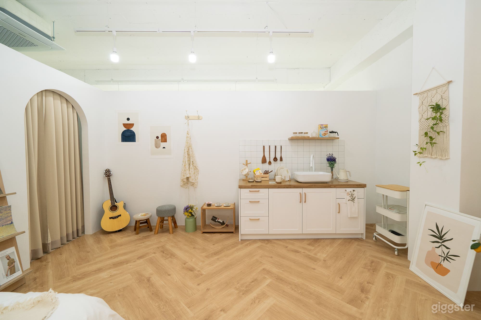 따뜻한 느낌의 우드/베이지 하우스 컨셉 스튜디오(B룸) Photo 2