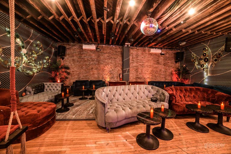  Manhattan Art Deco Loft 