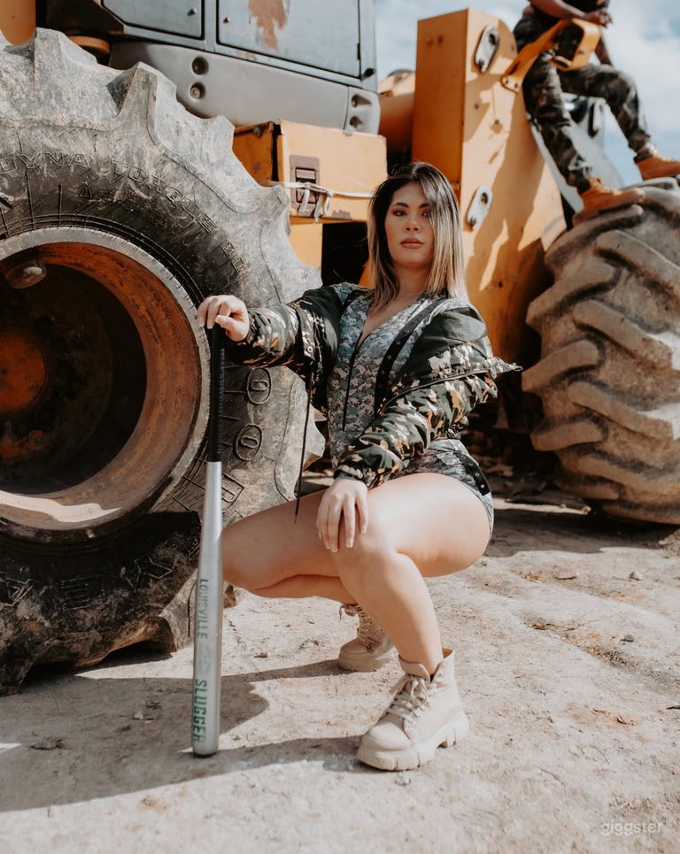  Visual Junkyard for Music and Videos 