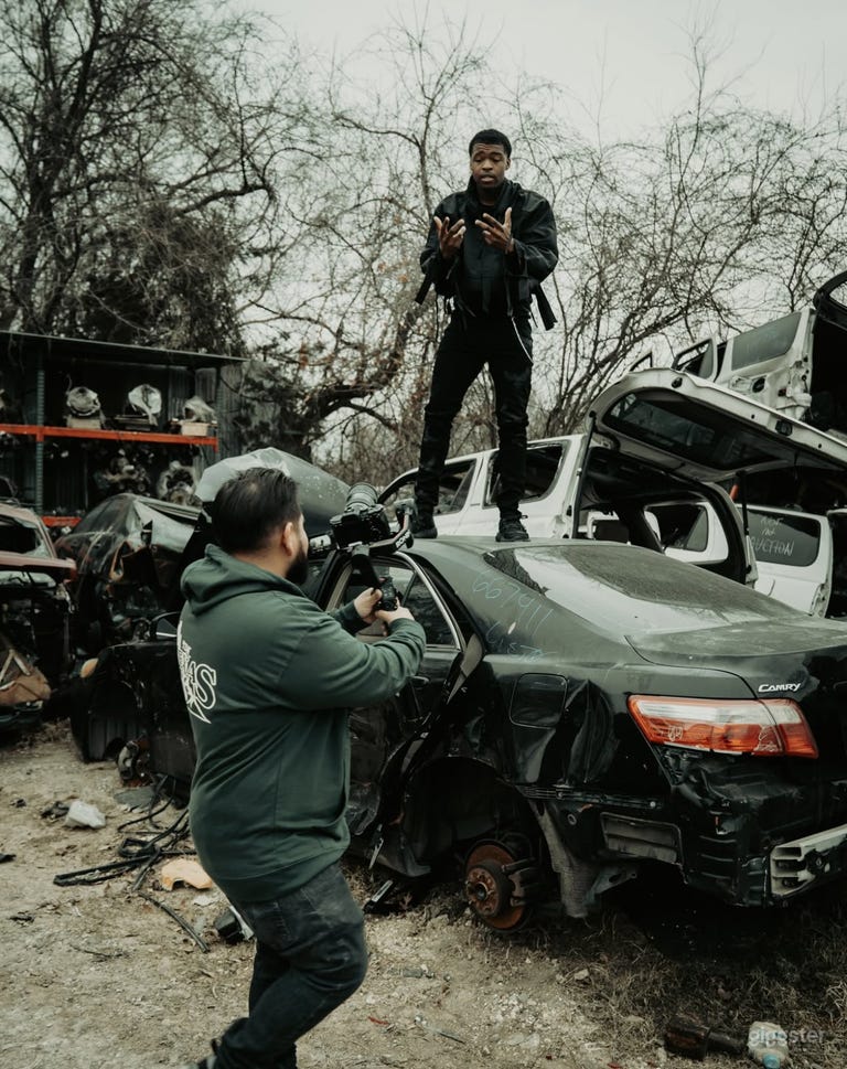  Visual Junkyard for Music and Videos 