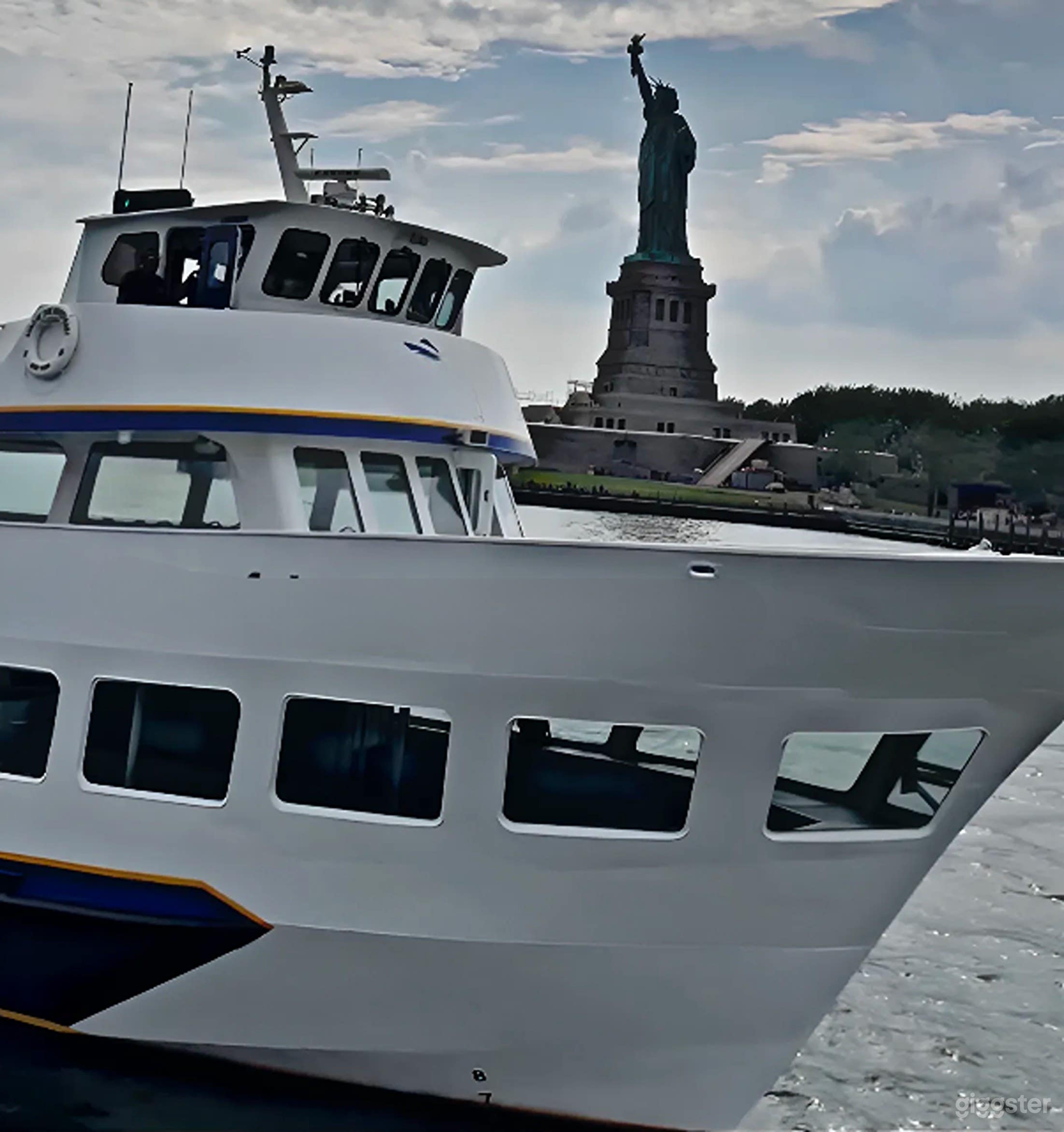 Luxury Multi-Deck Event Yacht Photo 4