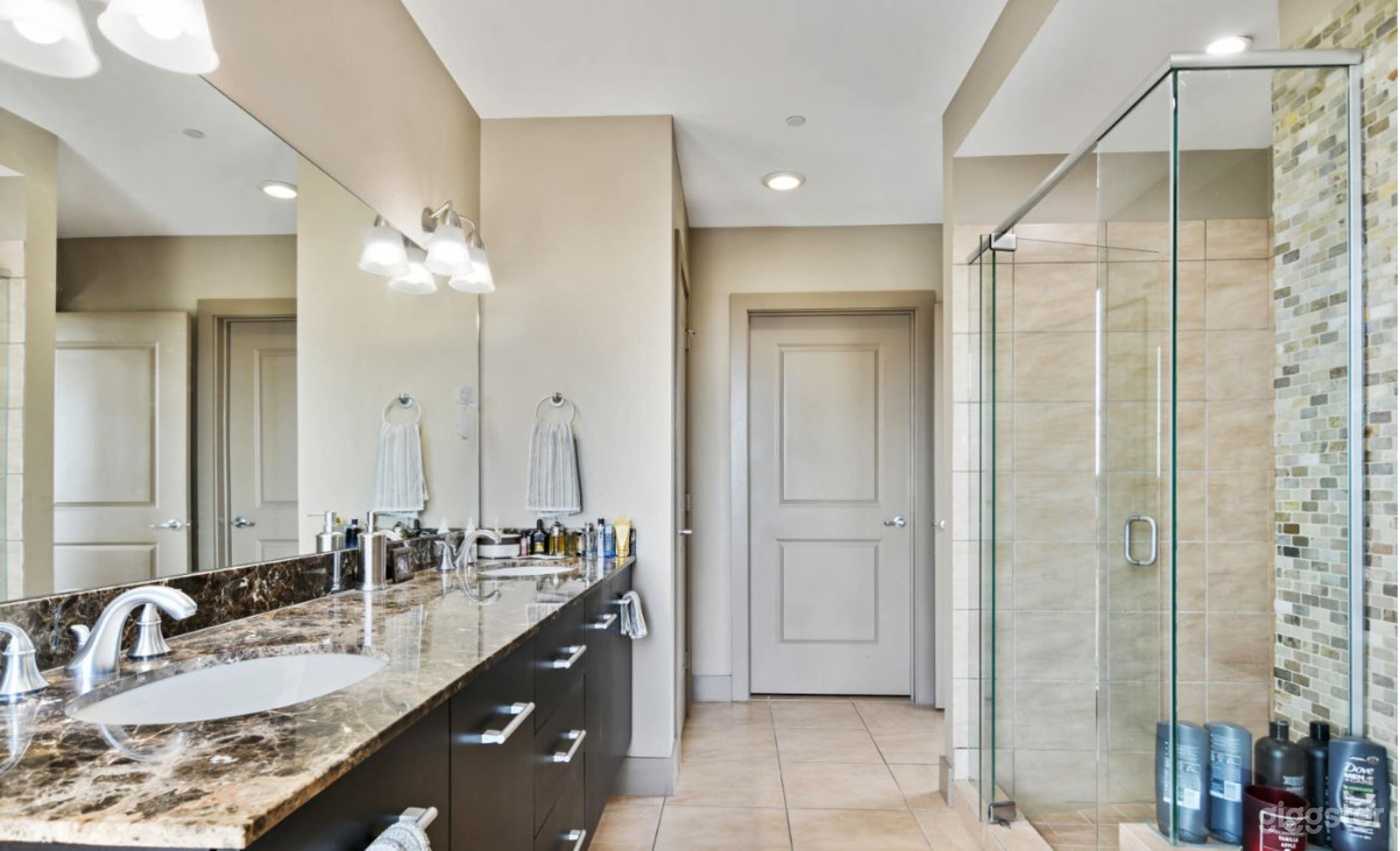 Luxurious Master Bedroom Area Photo 4