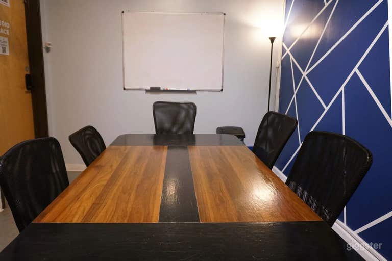  Studio Space - Private Meeting Space & Photo Studio 