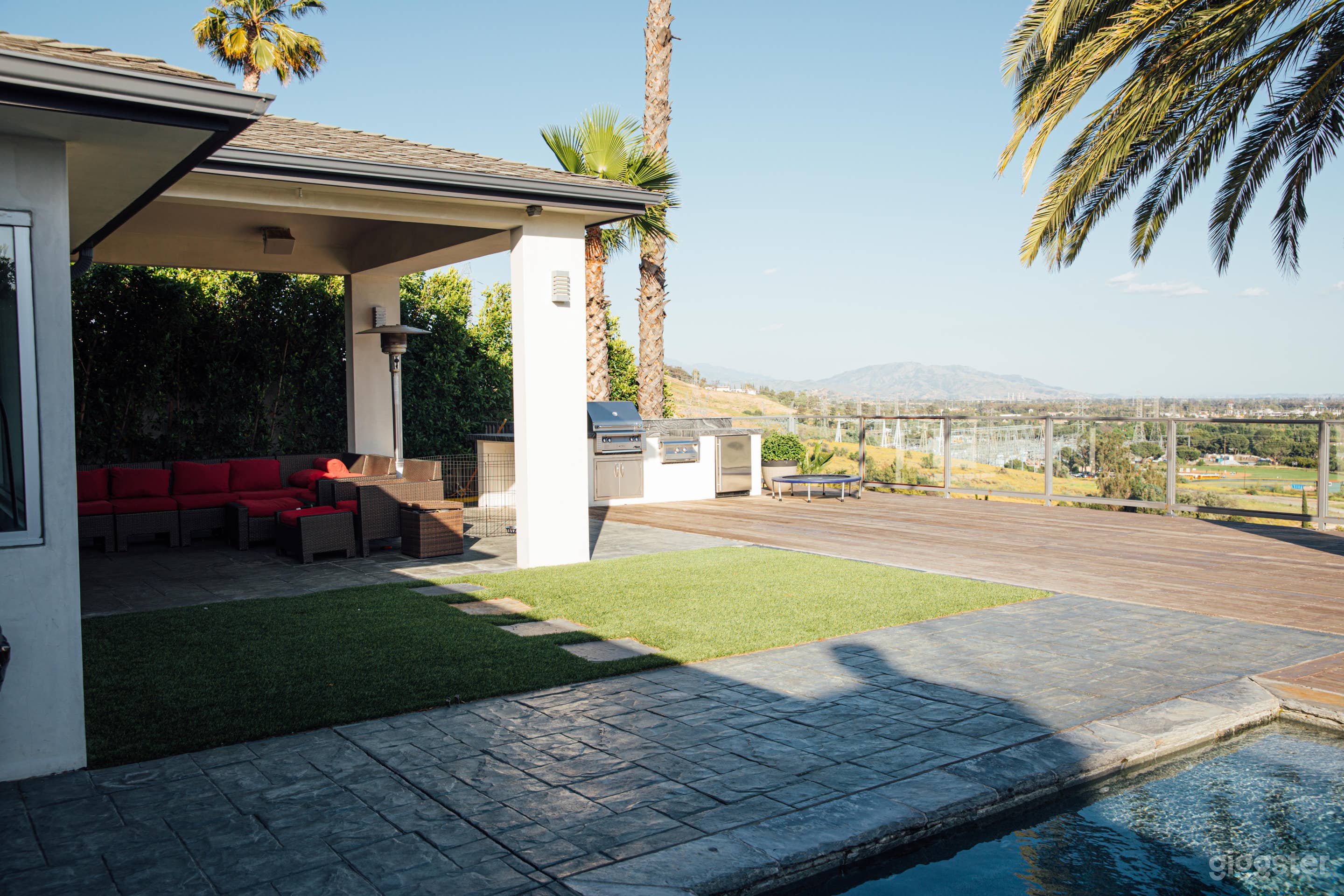 Beautiful Deck &amp; Pool w/ view of The Hills Photo 4