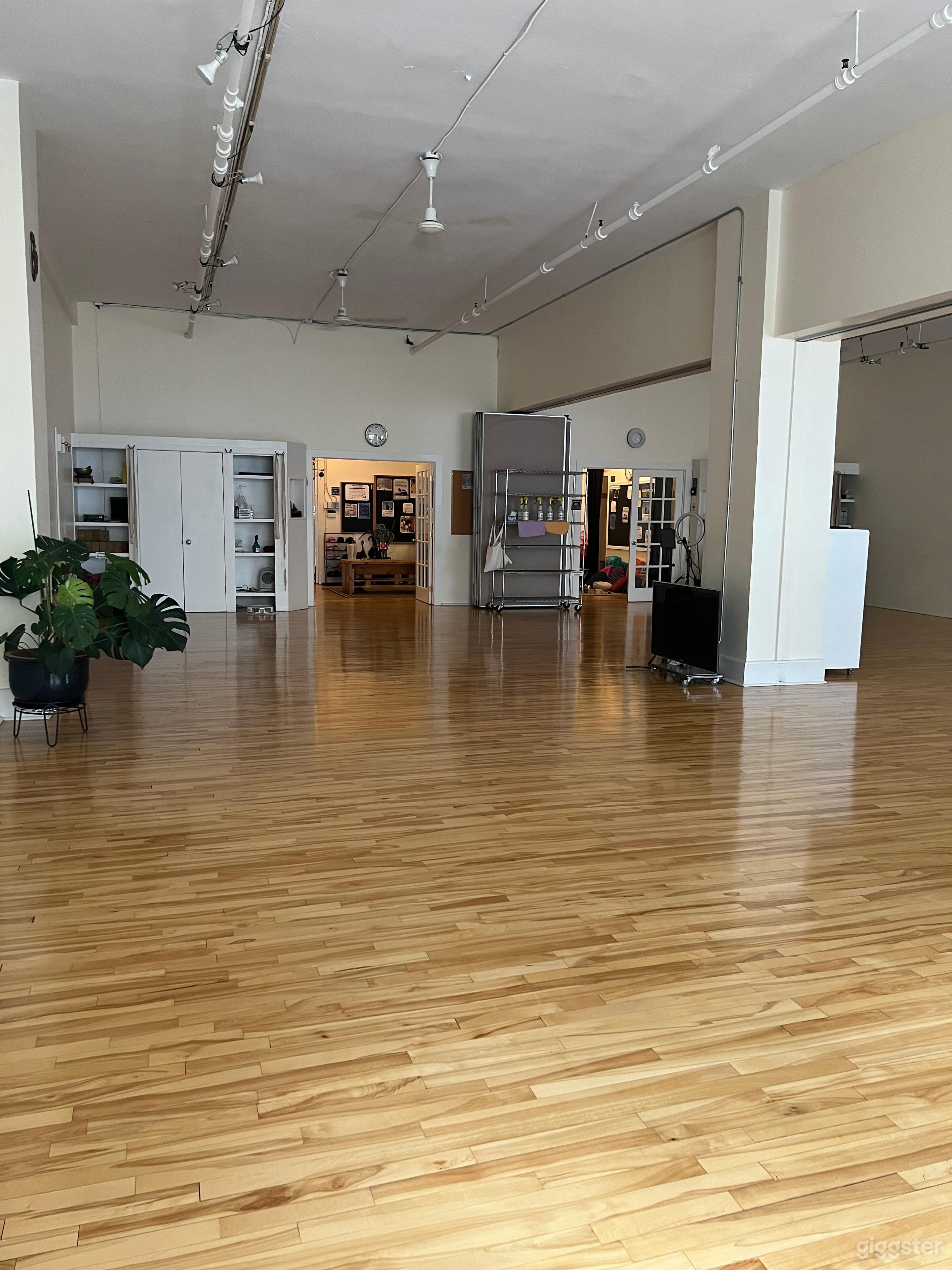 2000 SQFT Double Studio in Montreal Photo 1