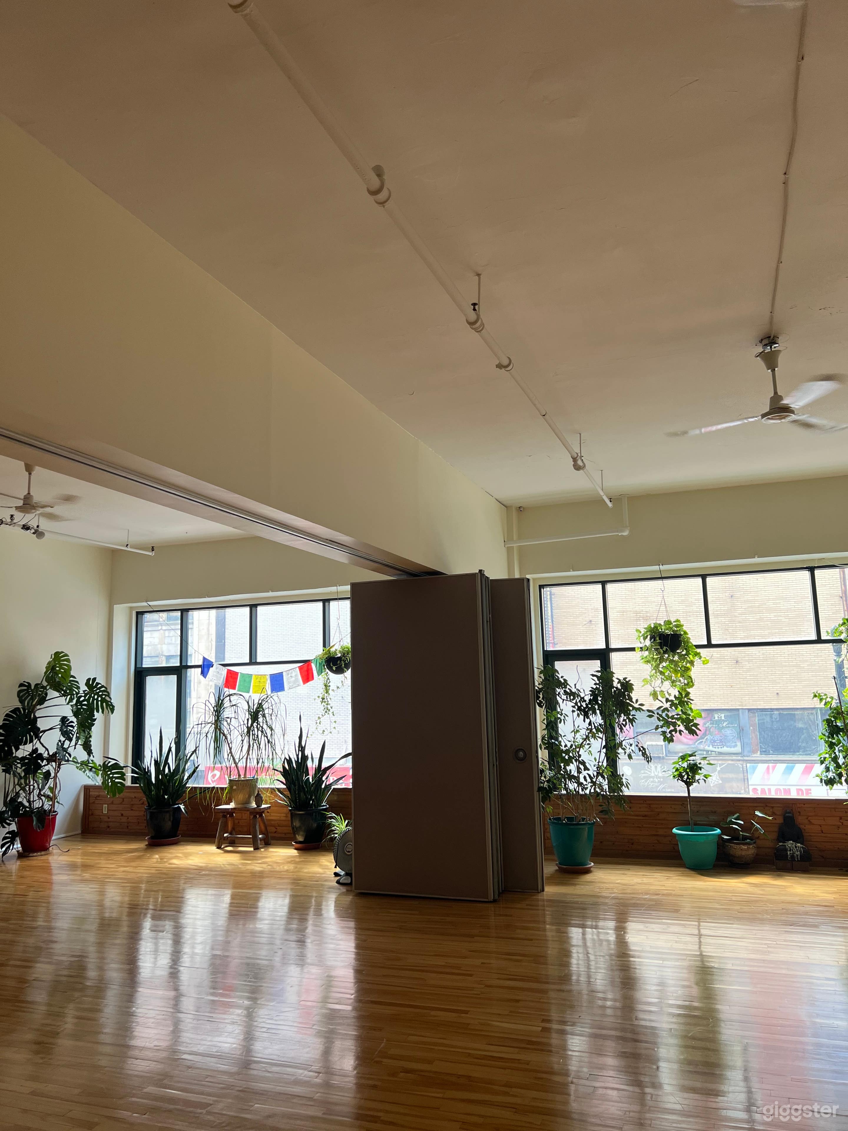 2000 SQFT Double Studio in Montreal Photo 4