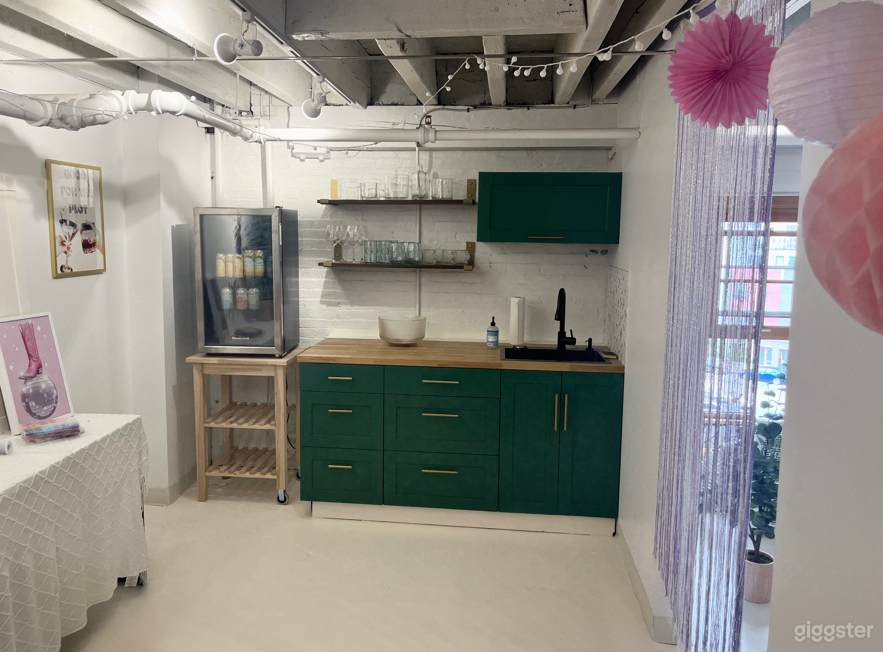 The City Retreat | Vibey &amp; Cozy Space Photo 3