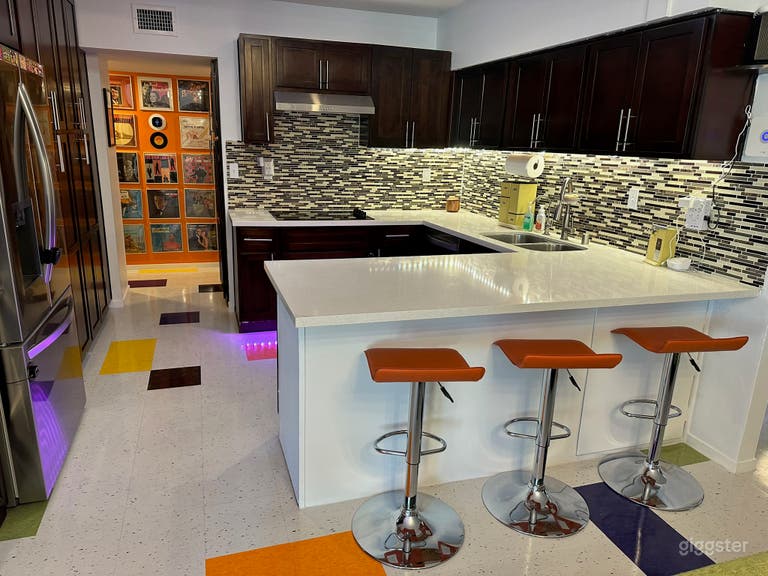  1960’s Mid-Century Modern with pool 