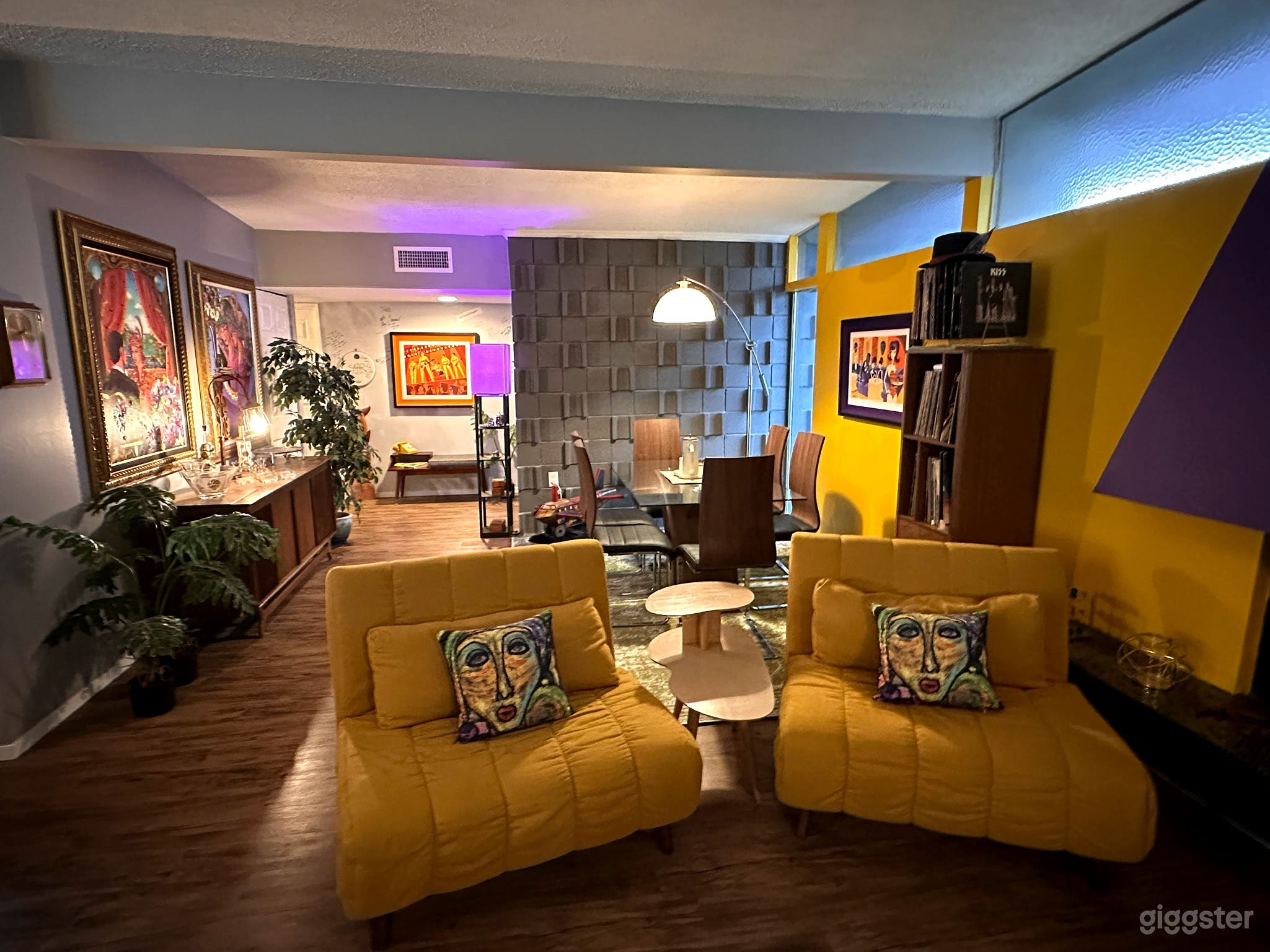 1960’s Mid-Century Modern with pool Photo 2