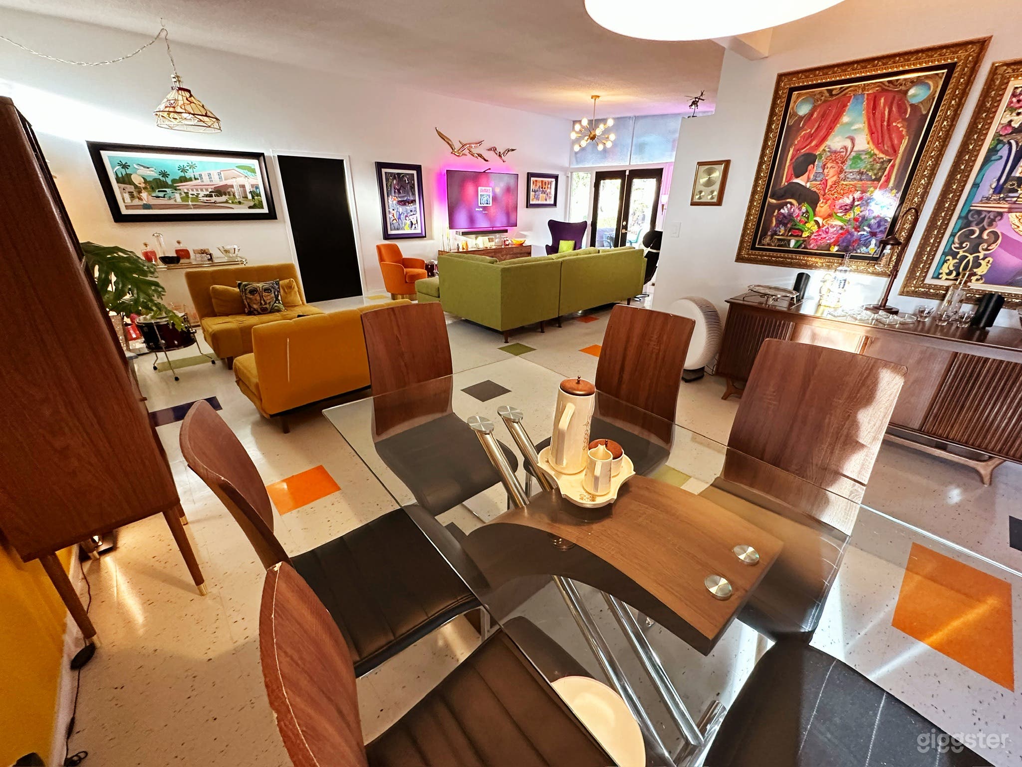 1960’s Mid-Century Modern with pool Photo 4