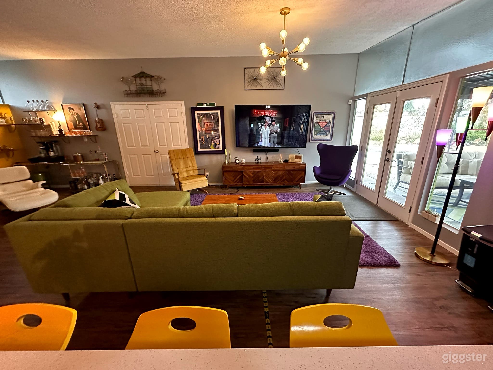 1960’s Mid-Century Modern with pool Photo 3