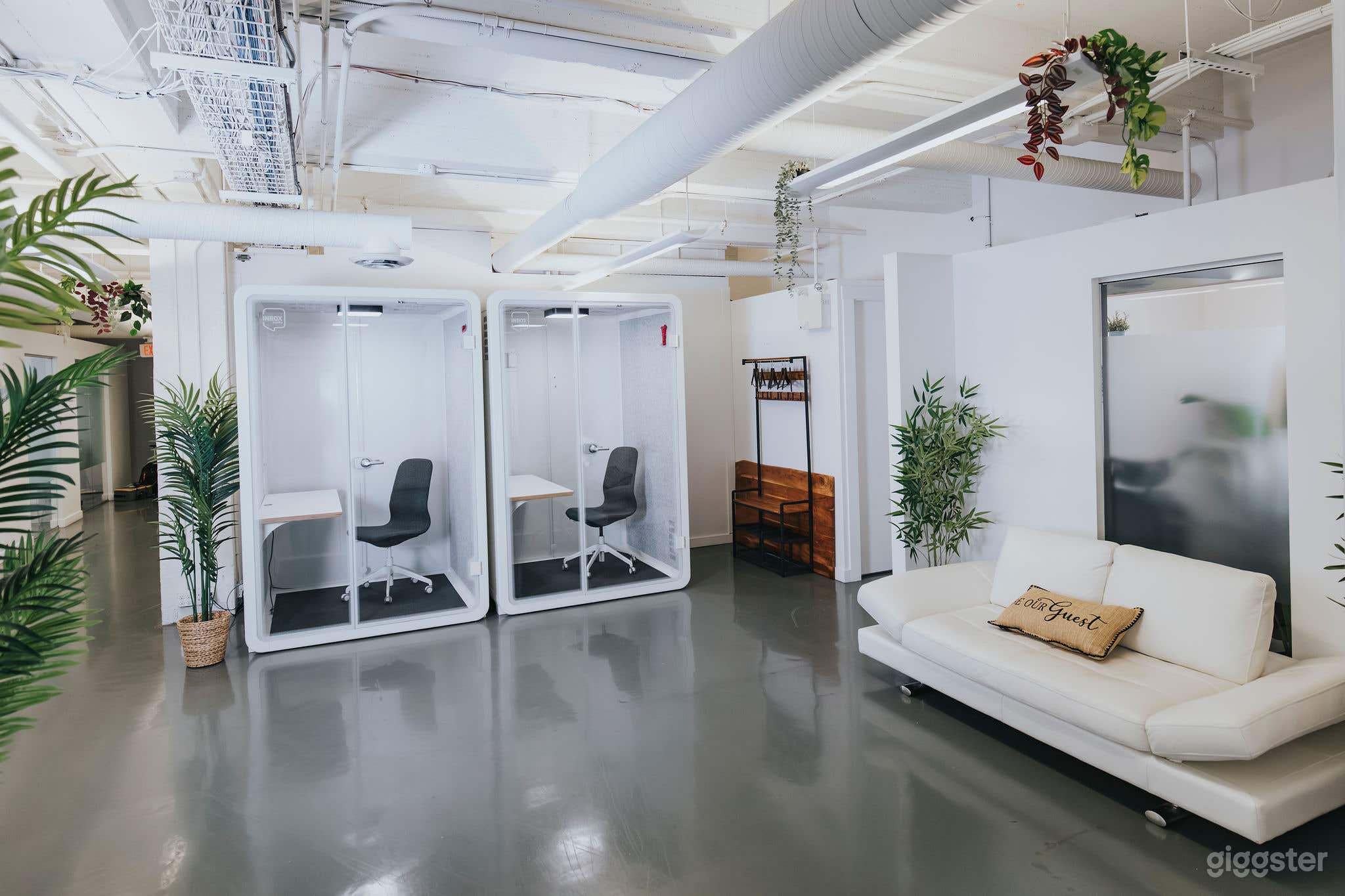TORONTO Meeting Room (6-8 people) Photo 4