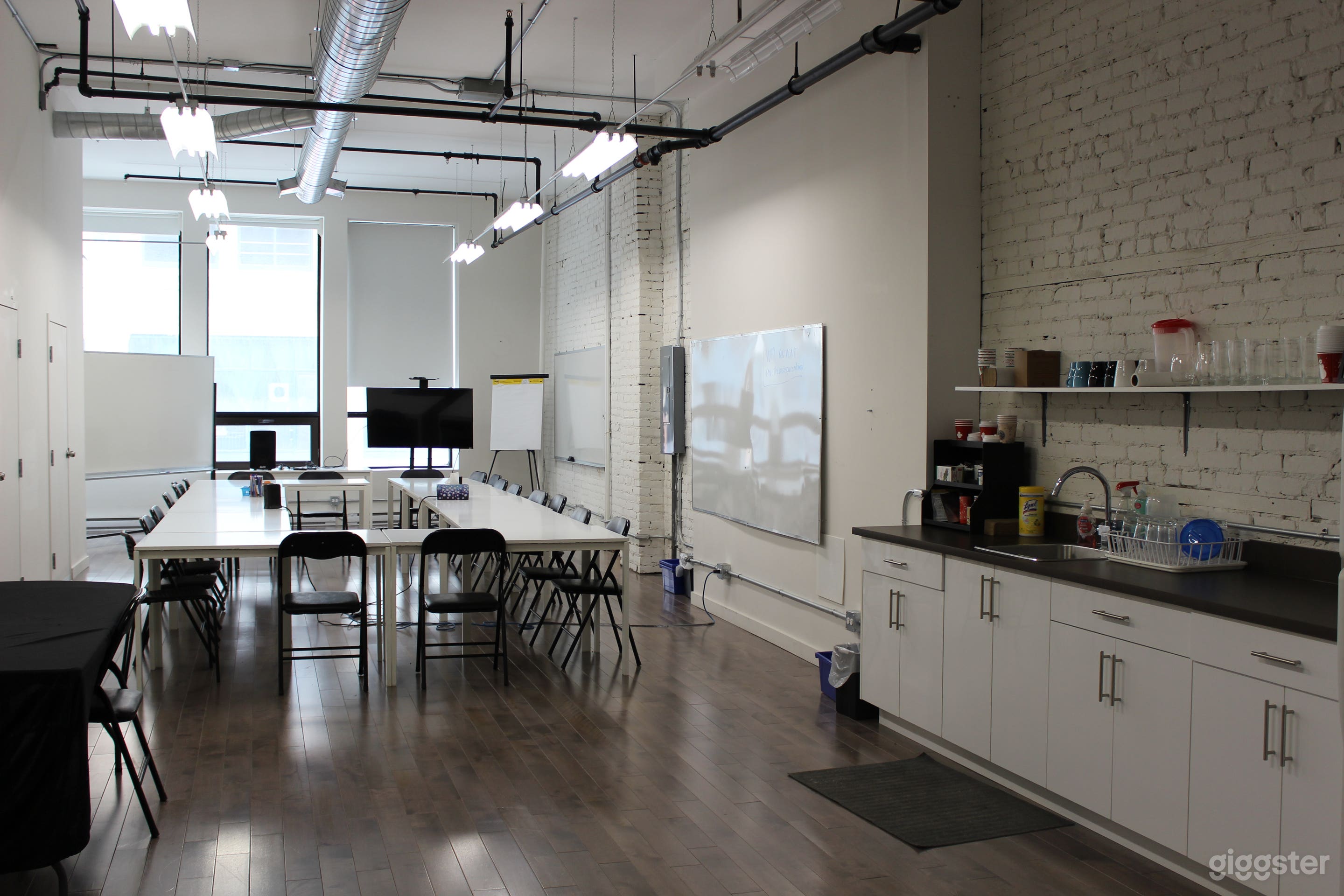 JUNIPER (Coworking &amp; Conference Room) Photo 3