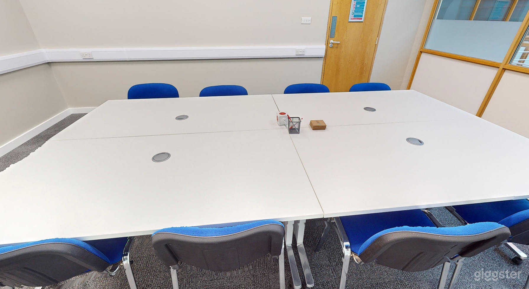 Modern Meeting Room 7 in Cambridge Photo 4