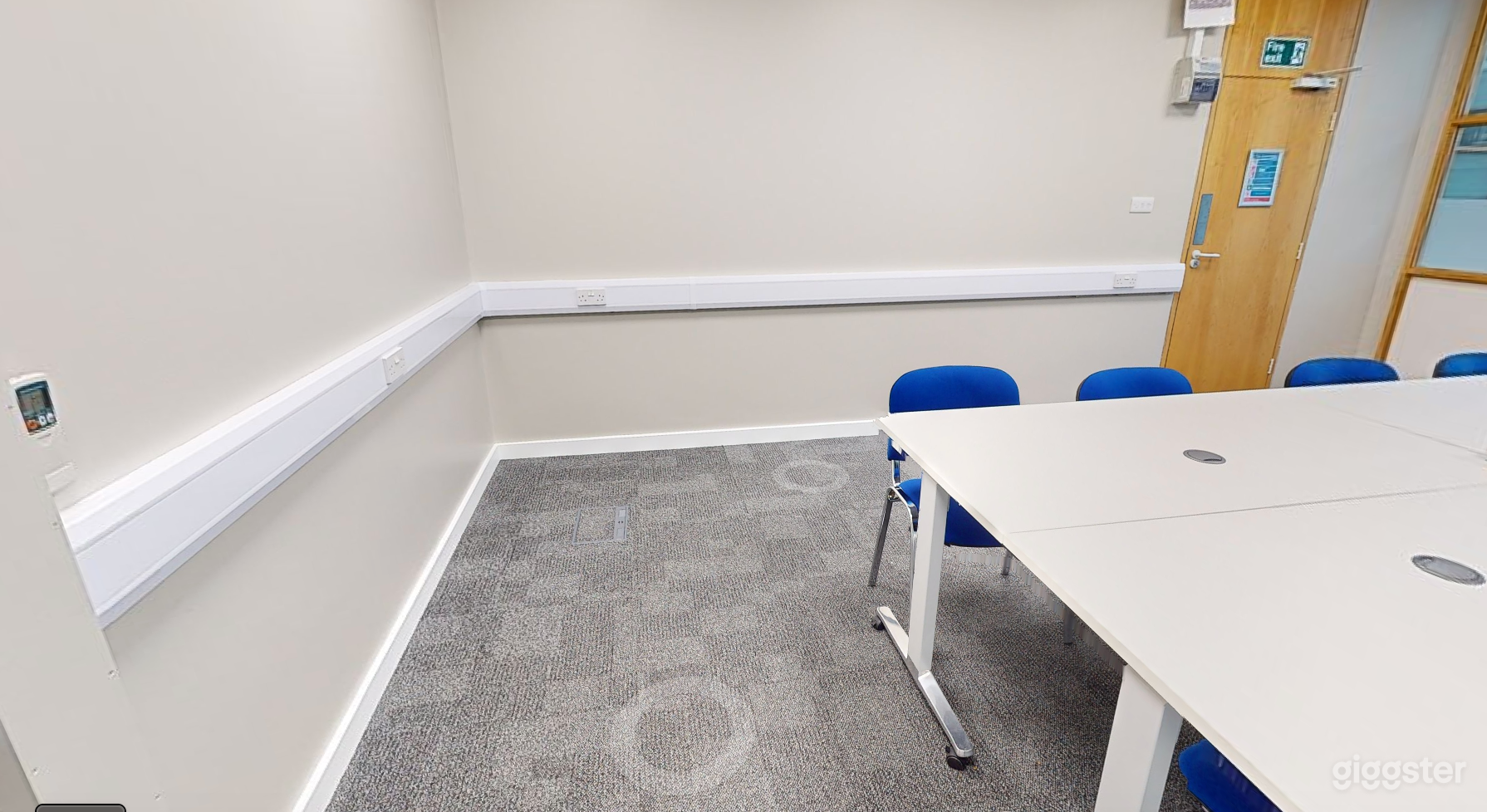 Modern Meeting Room 7 in Cambridge Photo 3