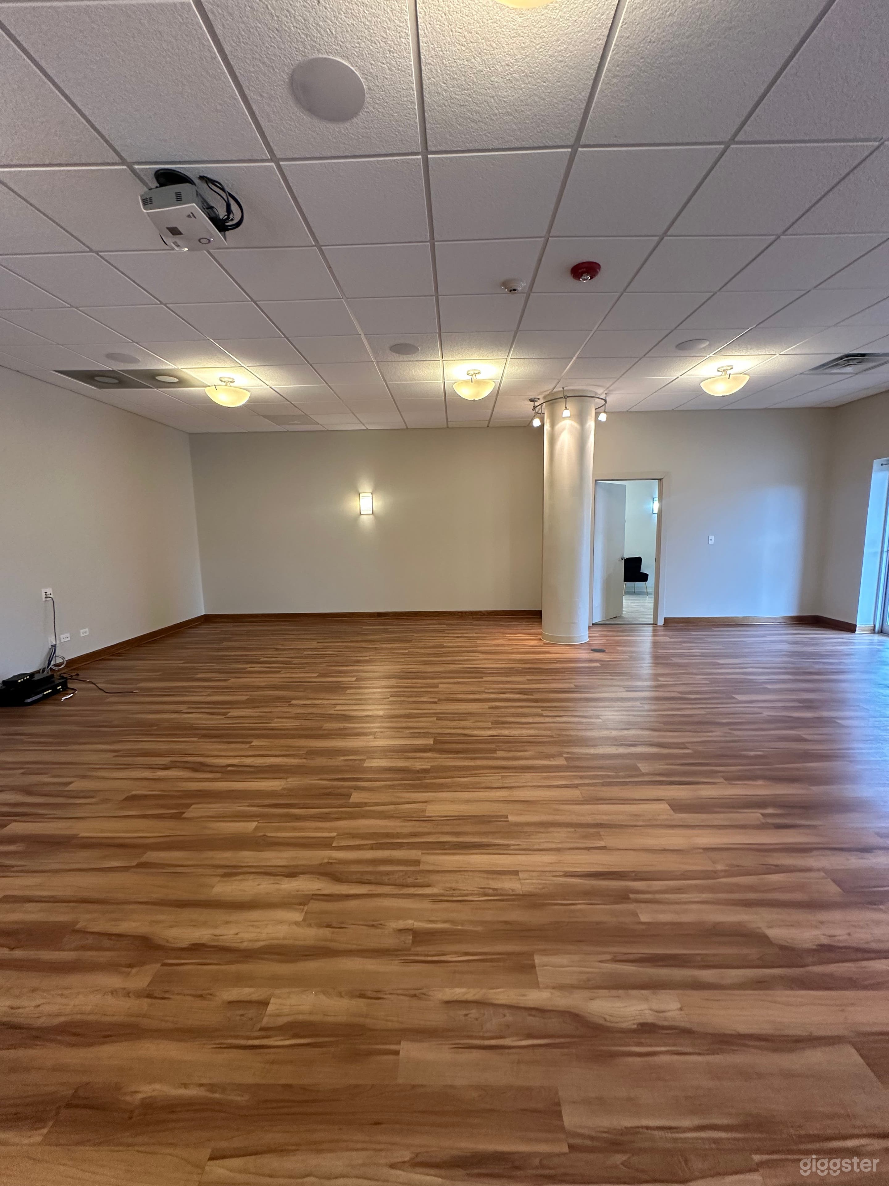 Premium Salon/Spa Space Photo 4