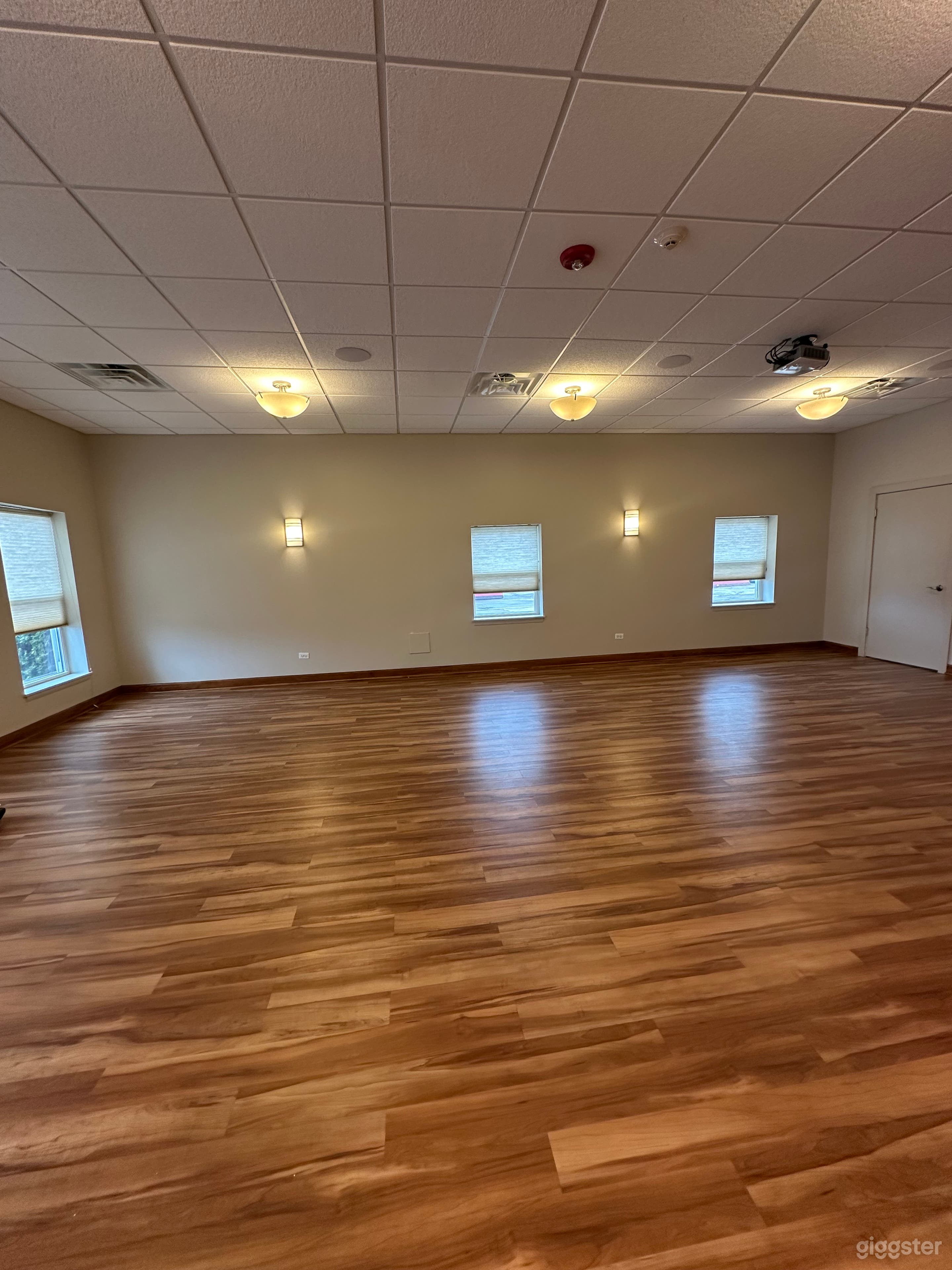 Premium Salon/Spa Space Photo 3