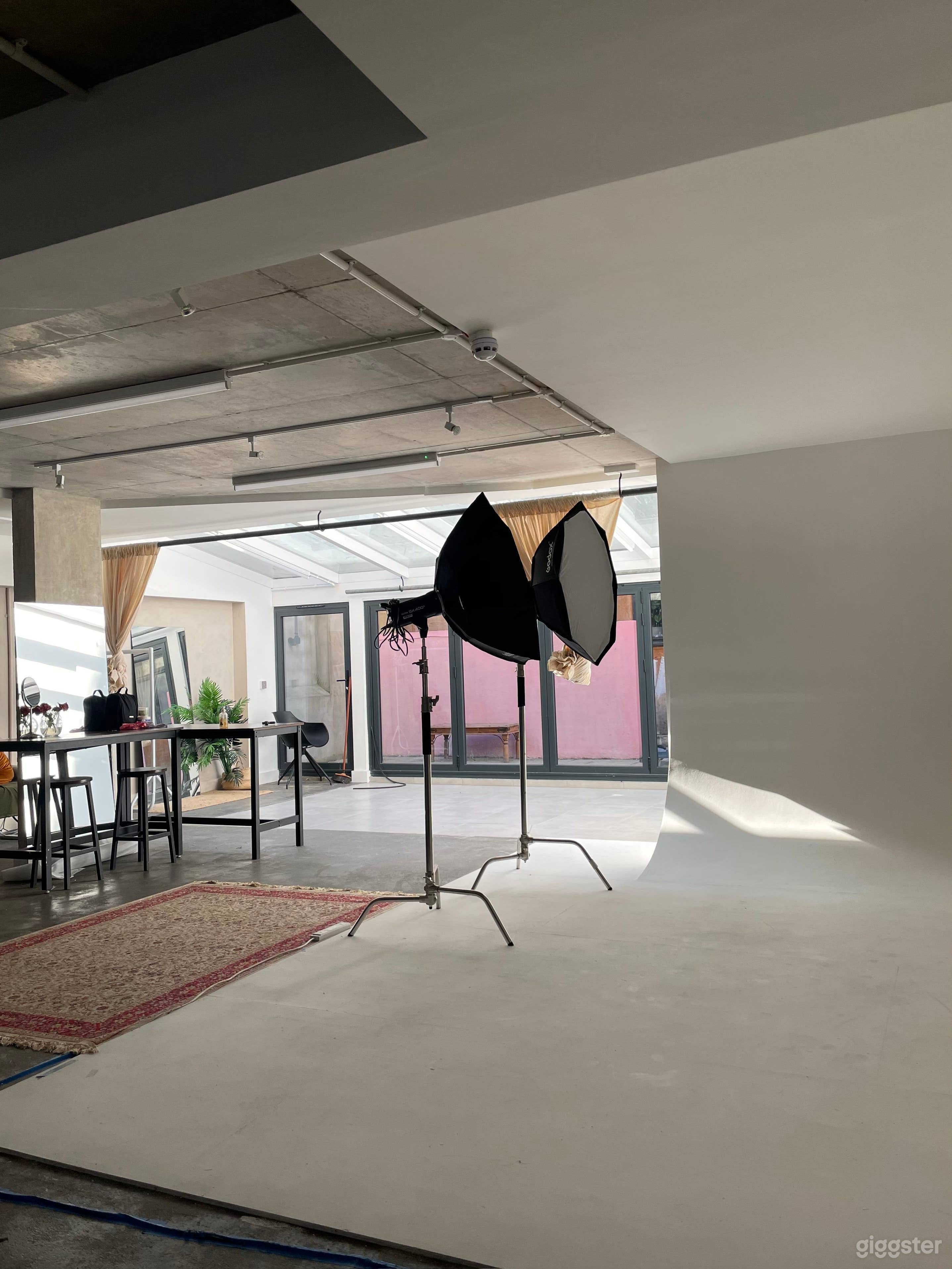 Daylight Photography Lifestyle Studio  Photo 1