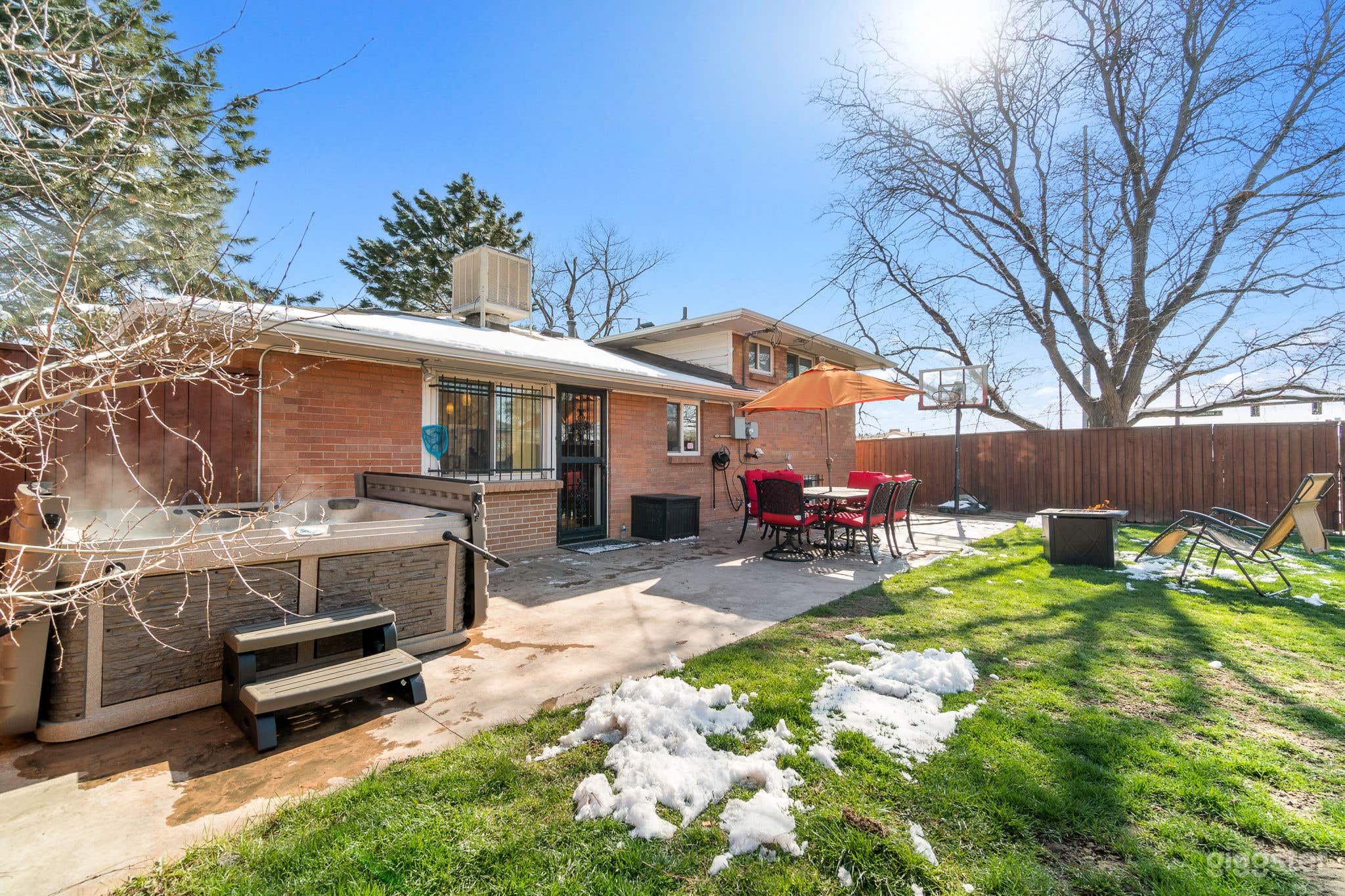 Relax, Dine, Shoot Hoops: Hot Tub, Dining Area, and Basketball Excitement! 