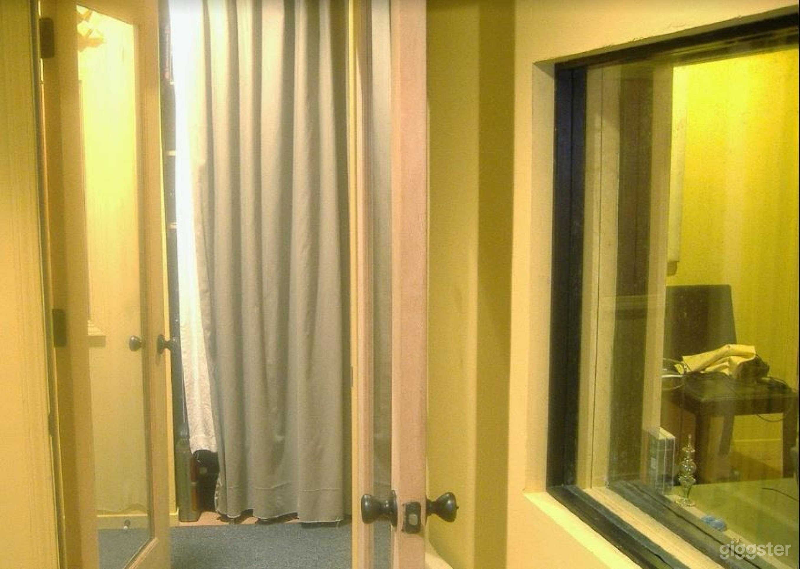 Modern Full Recording Studio in Oakland Photo 4