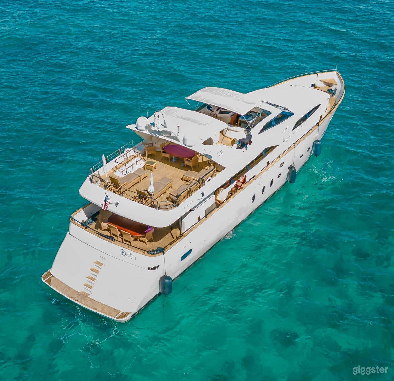 100' Azimut Yacht Photo 2