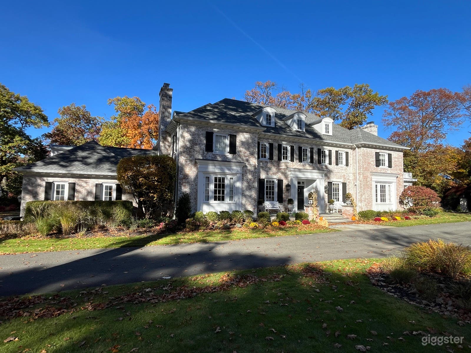 Large elegant home with pool in Essex Fells, NJ Photo 1