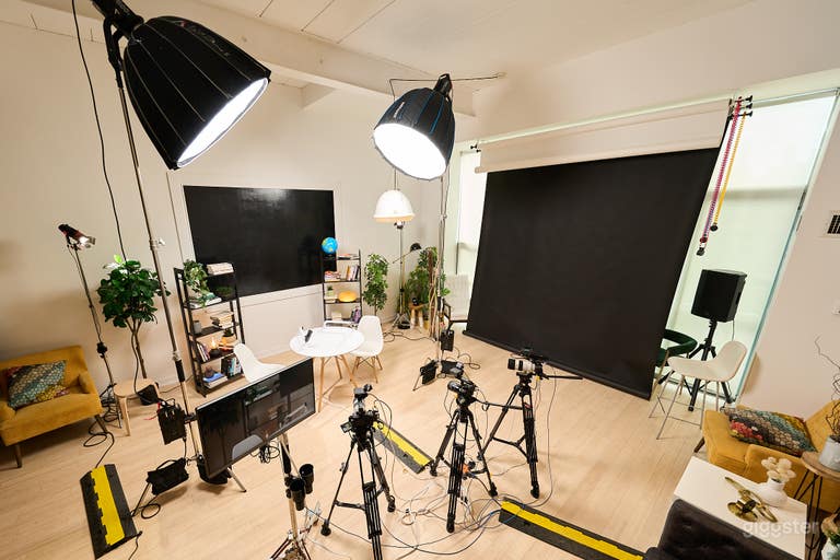  Bright, Loft-Style 1,000 SQ FT Studio 