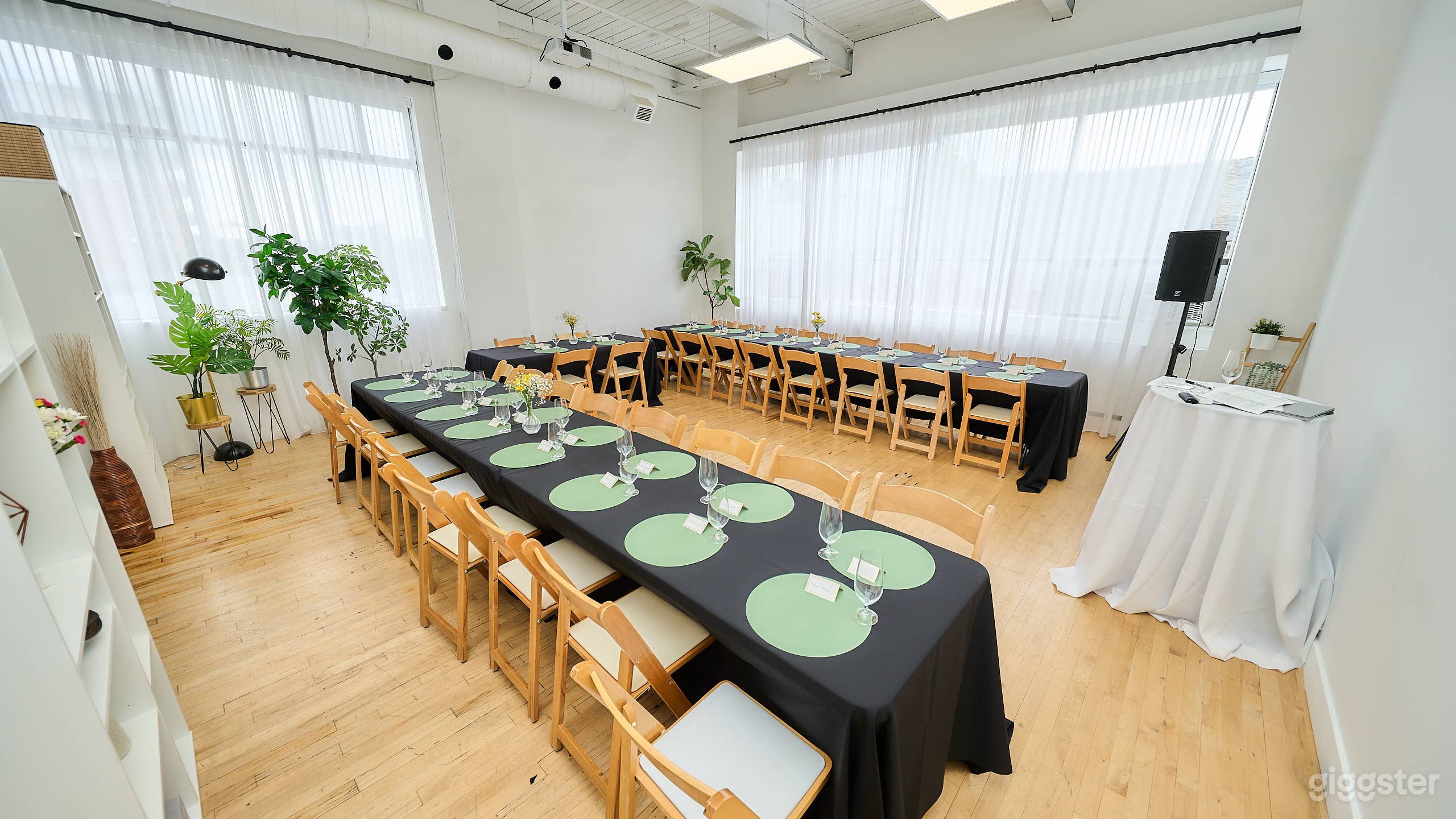  Bright, Loft-Style 2,000 SQ FT Studio Photo 3